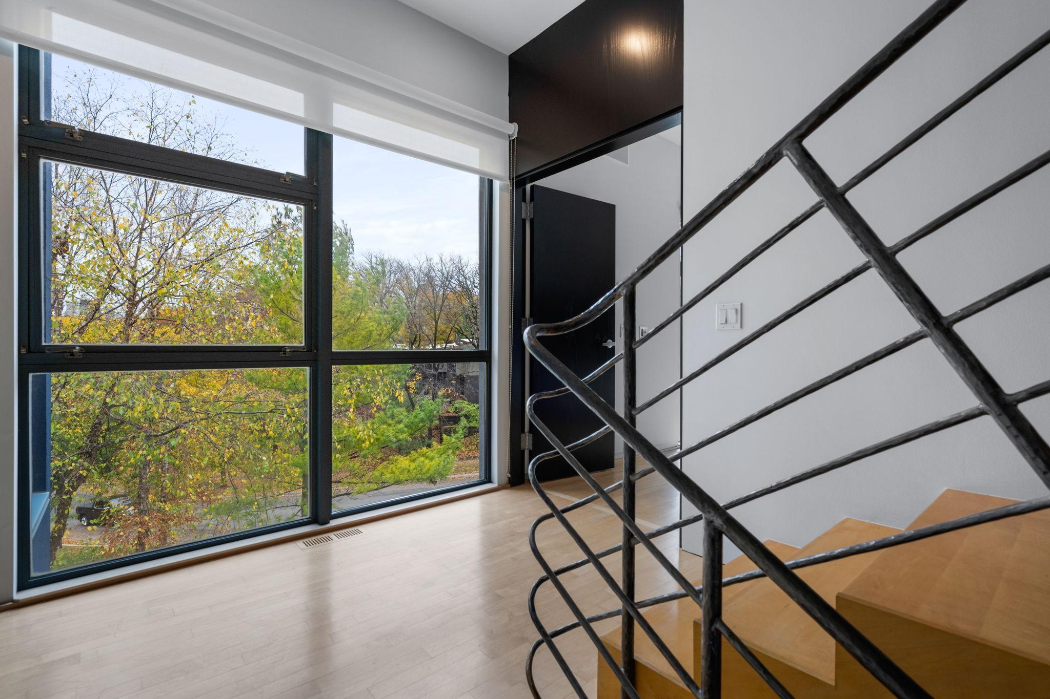 1128 Kenwood Parkway