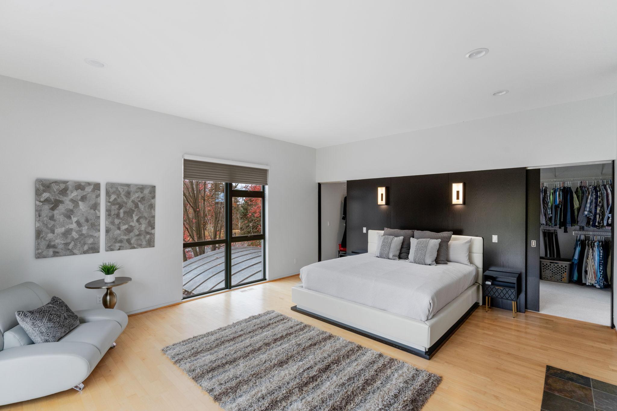 1128 Kenwood Parkway