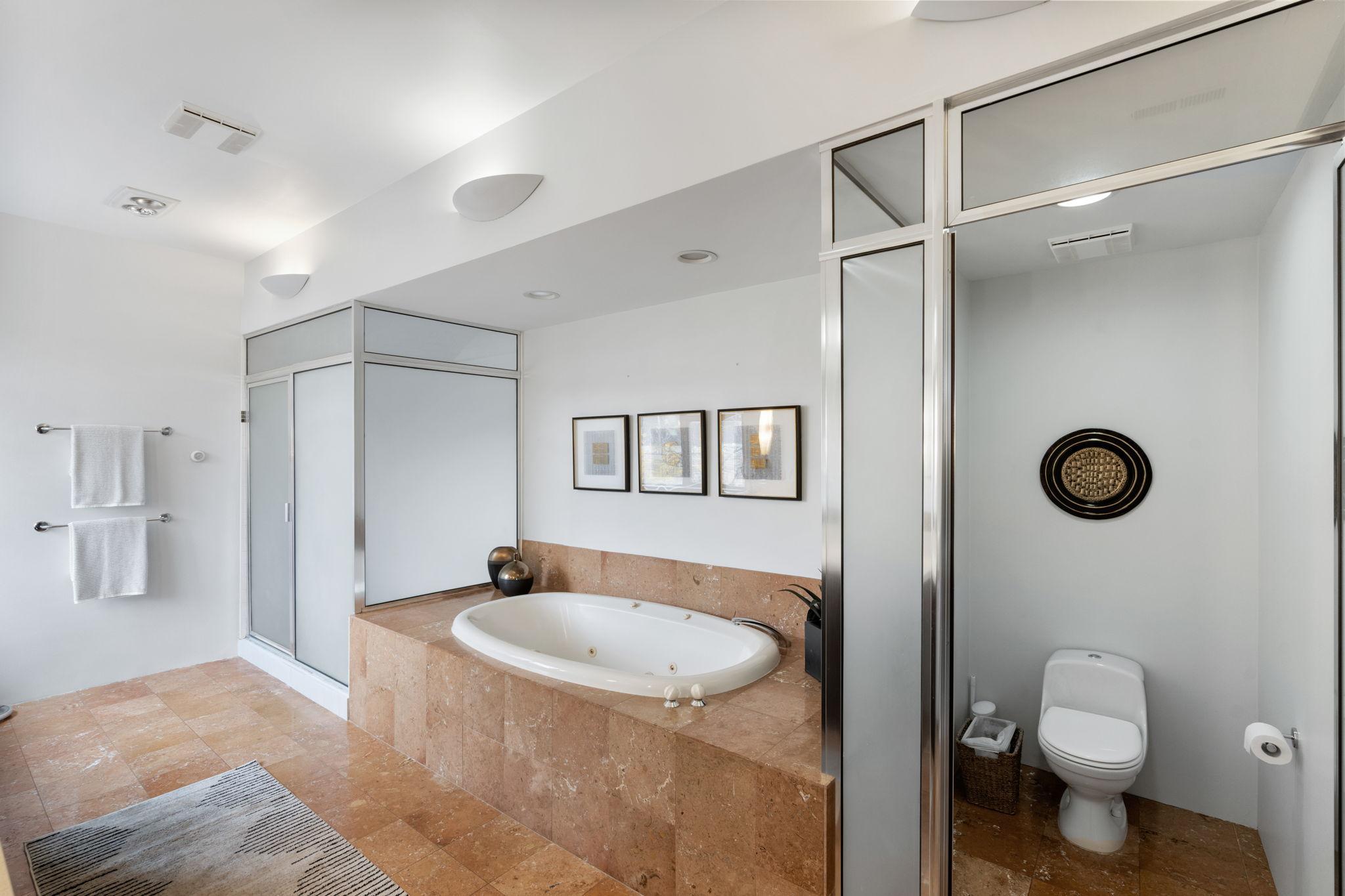 1128 Kenwood Parkway