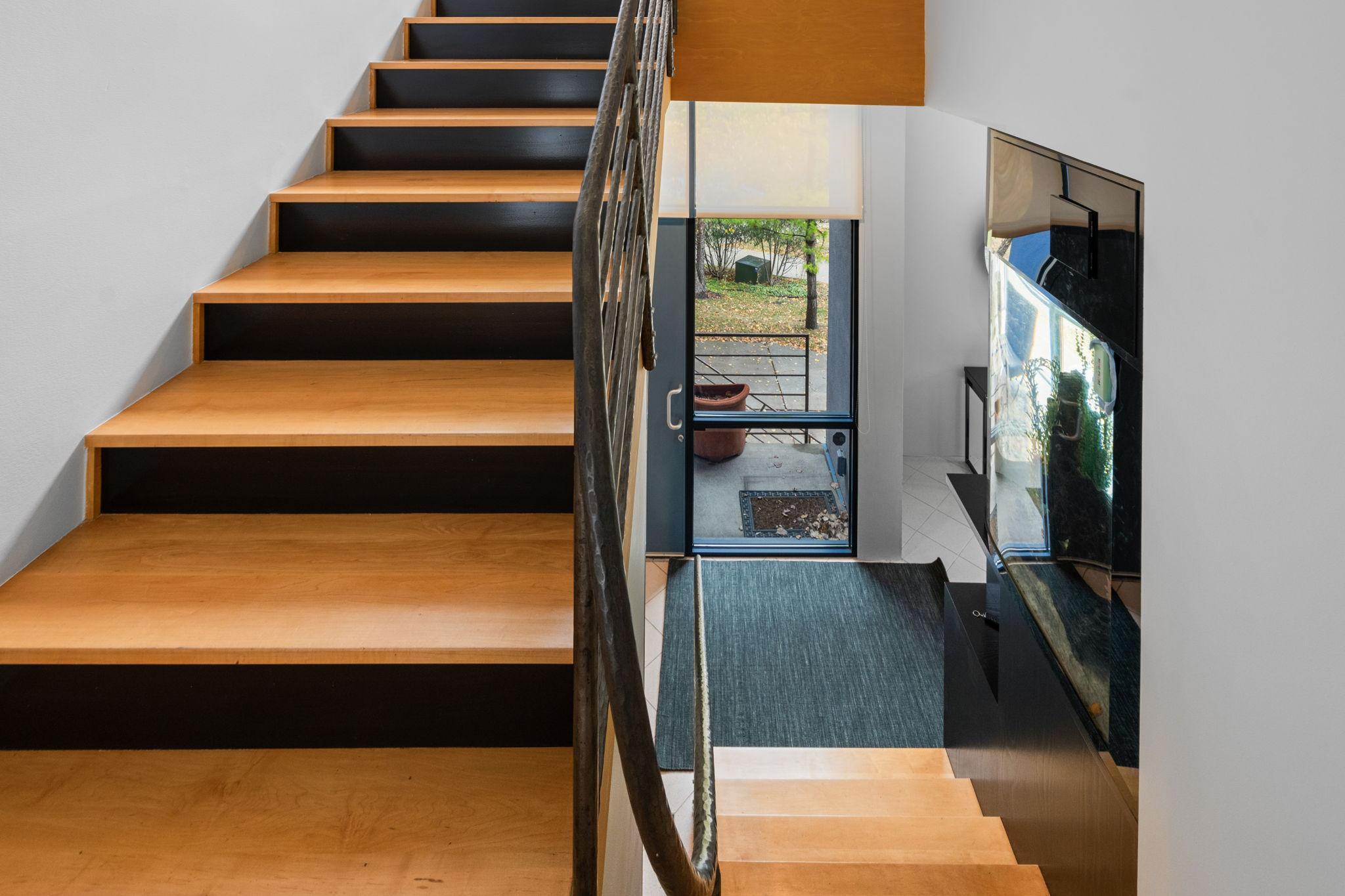 1128 Kenwood Parkway
