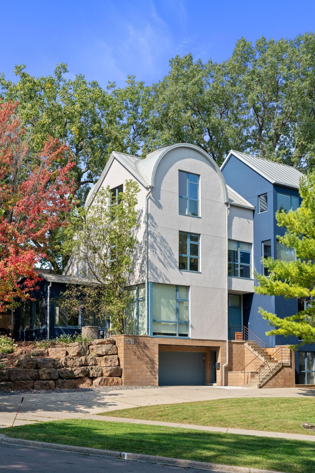1128 Kenwood Parkway