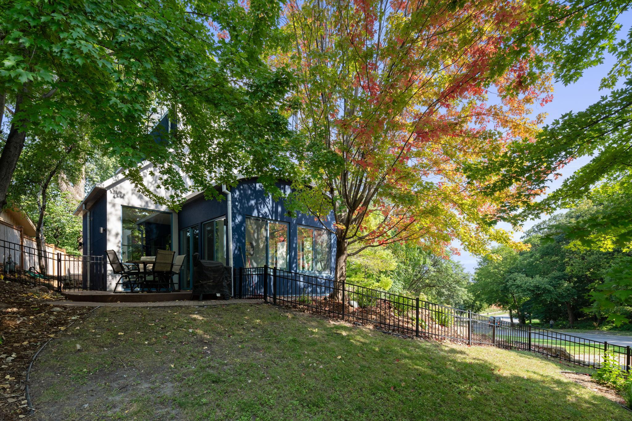 1128 Kenwood Parkway
