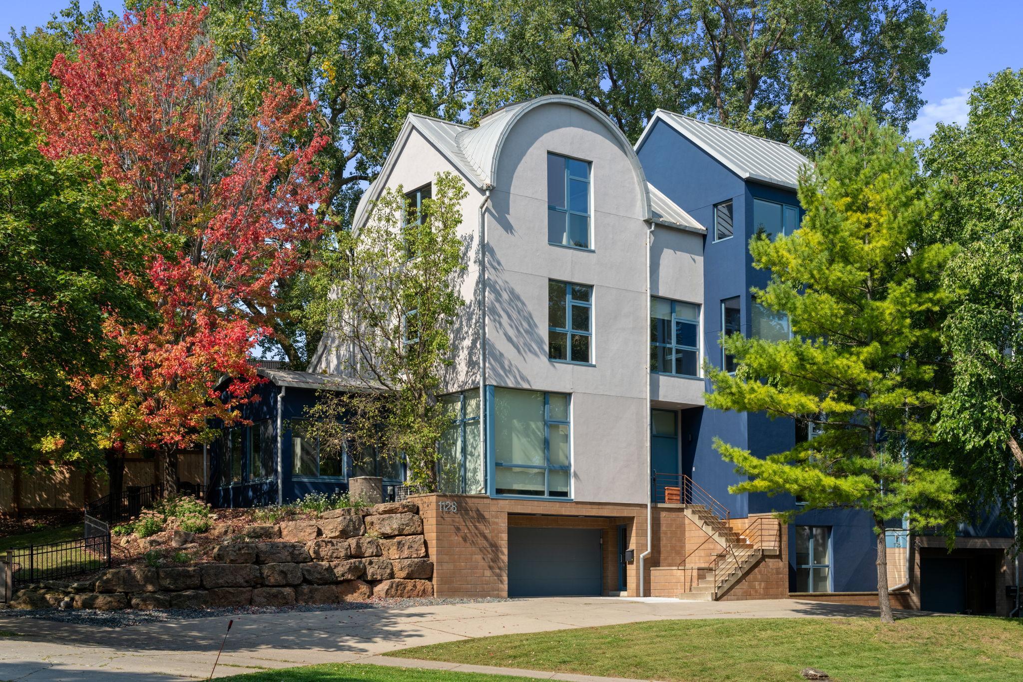 1128 Kenwood Parkway