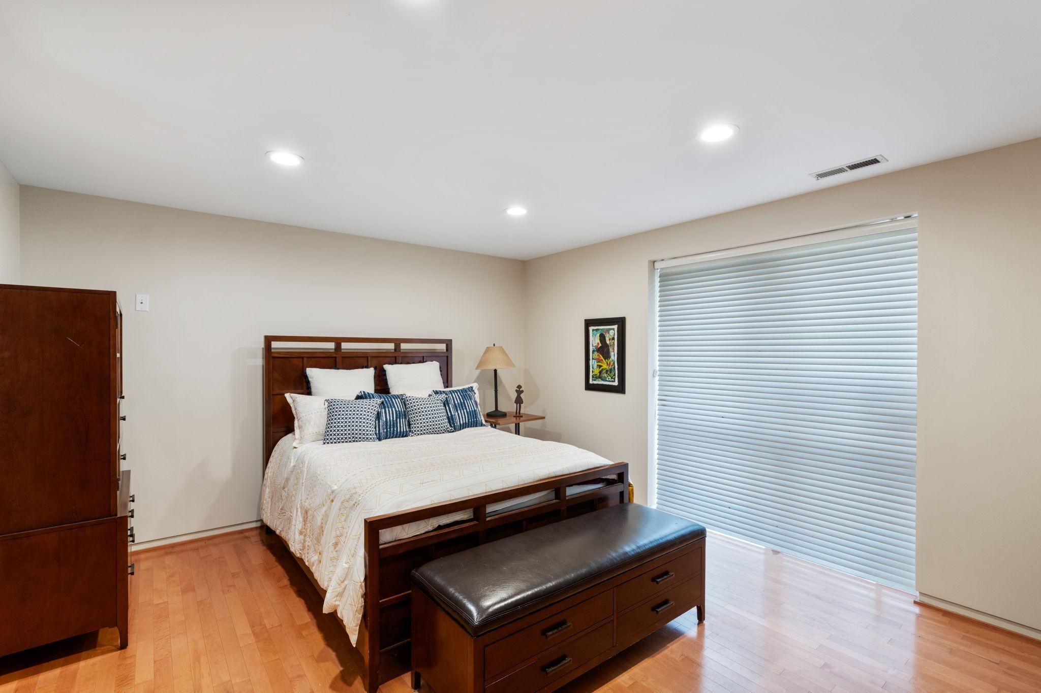 1128 Kenwood Parkway