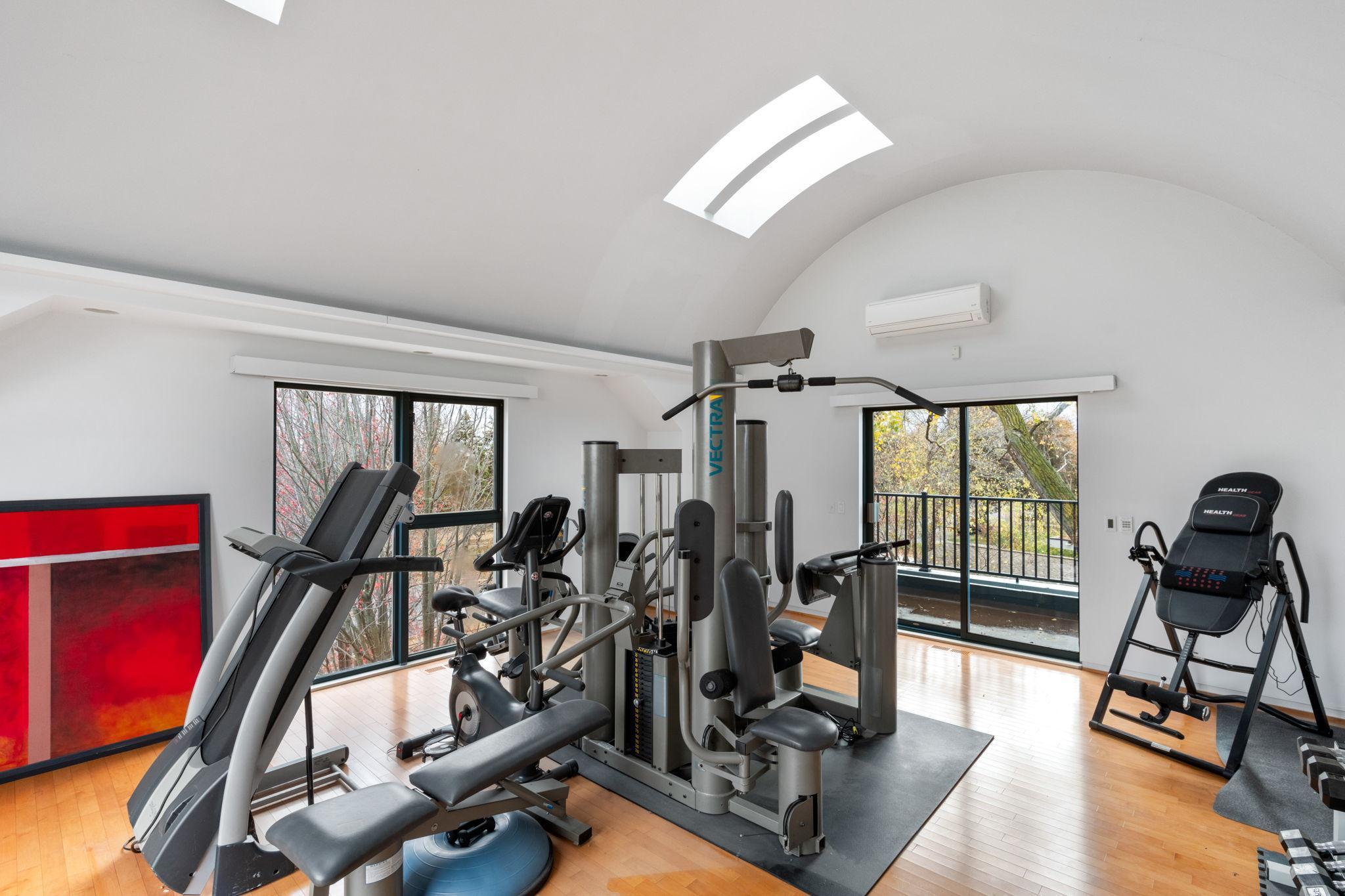 1128 Kenwood Parkway