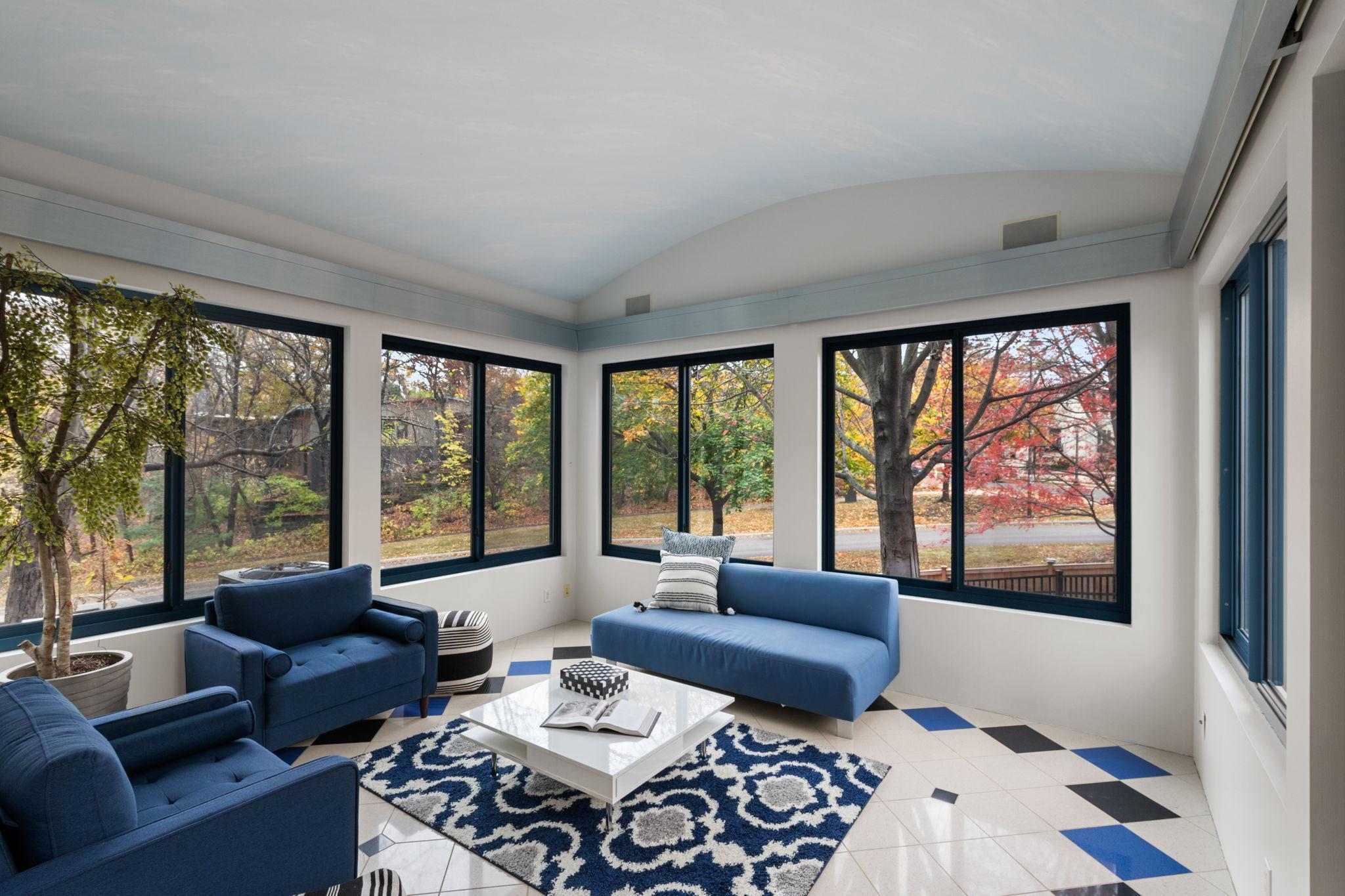 1128 Kenwood Parkway