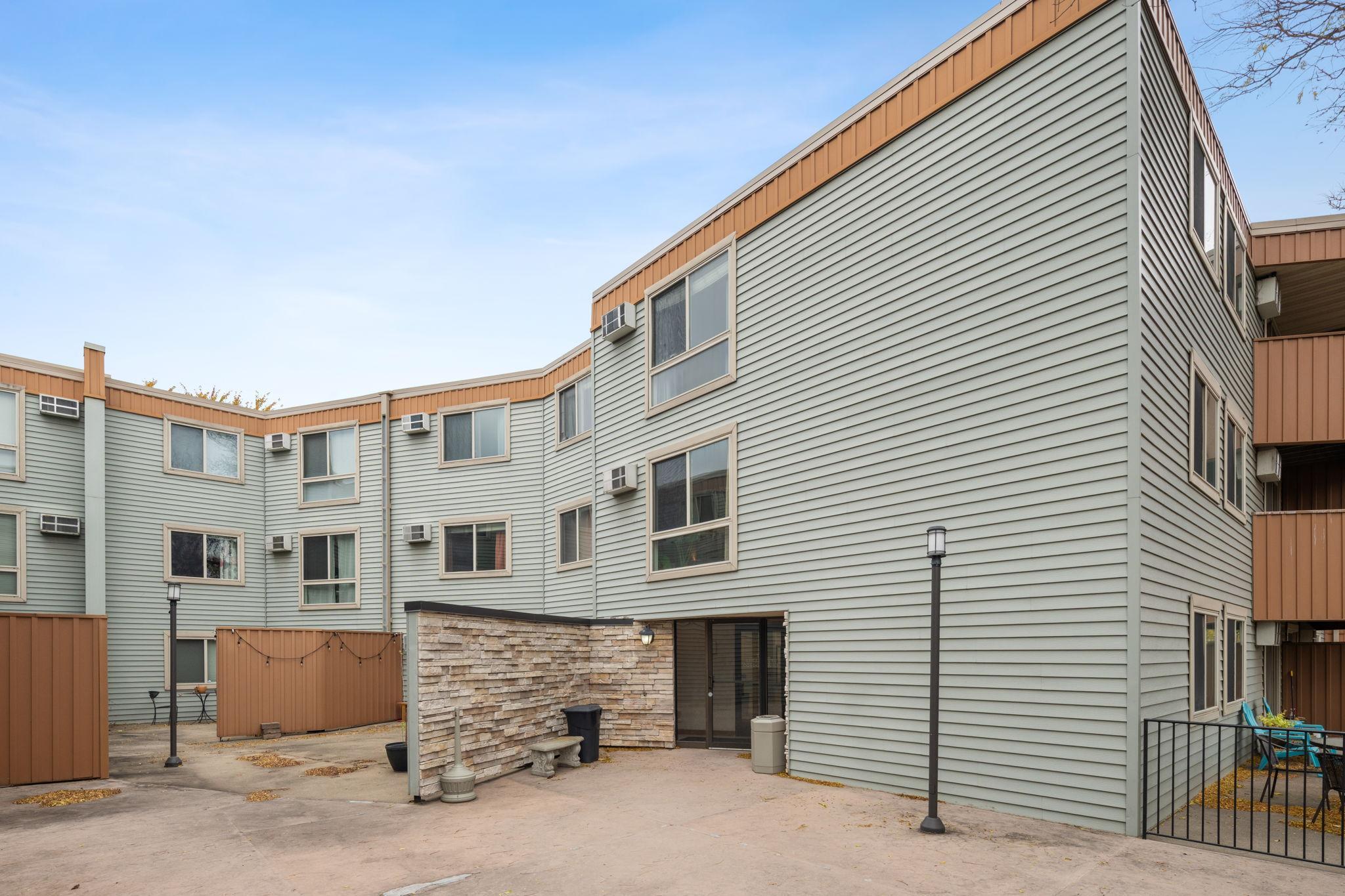 3540 Hennepin Avenue S Unit: 218