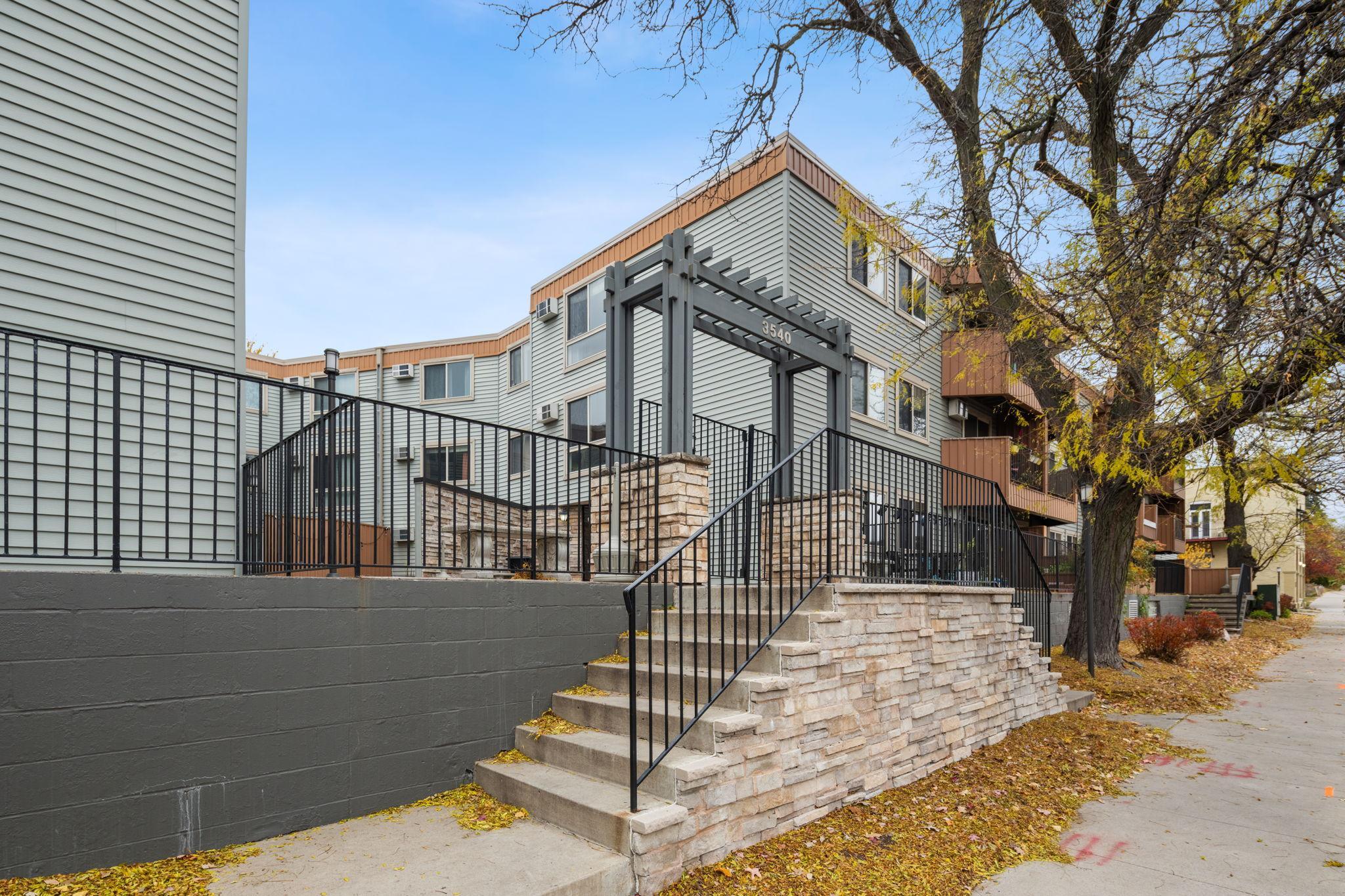 3540 Hennepin Avenue S Unit: 218