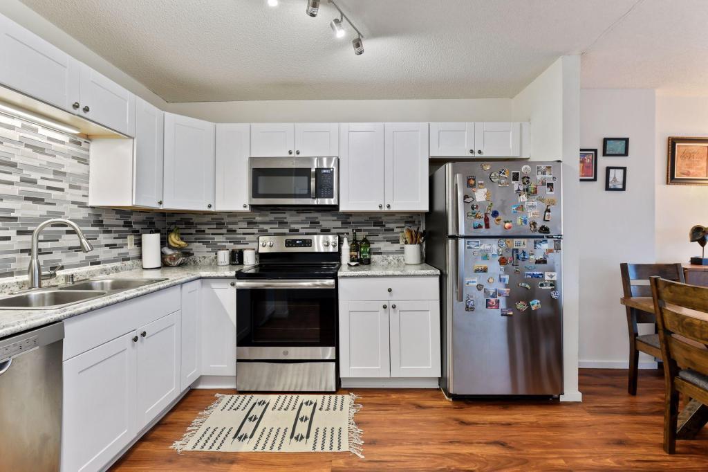 121 Washington Avenue S Unit: 305