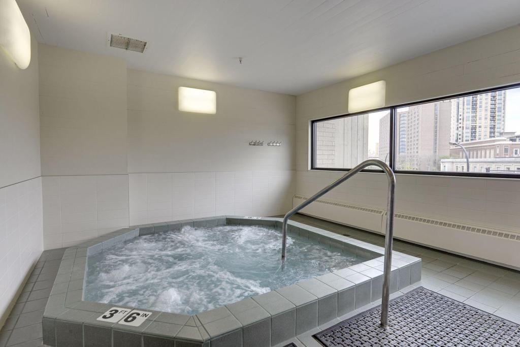 121 Washington Avenue S Unit: 305