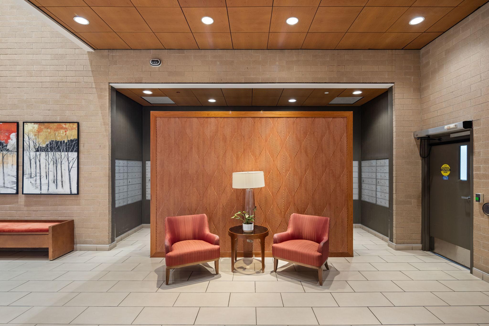 121 Washington Avenue S Unit: 305