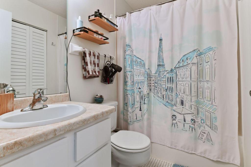121 Washington Avenue S Unit: 305
