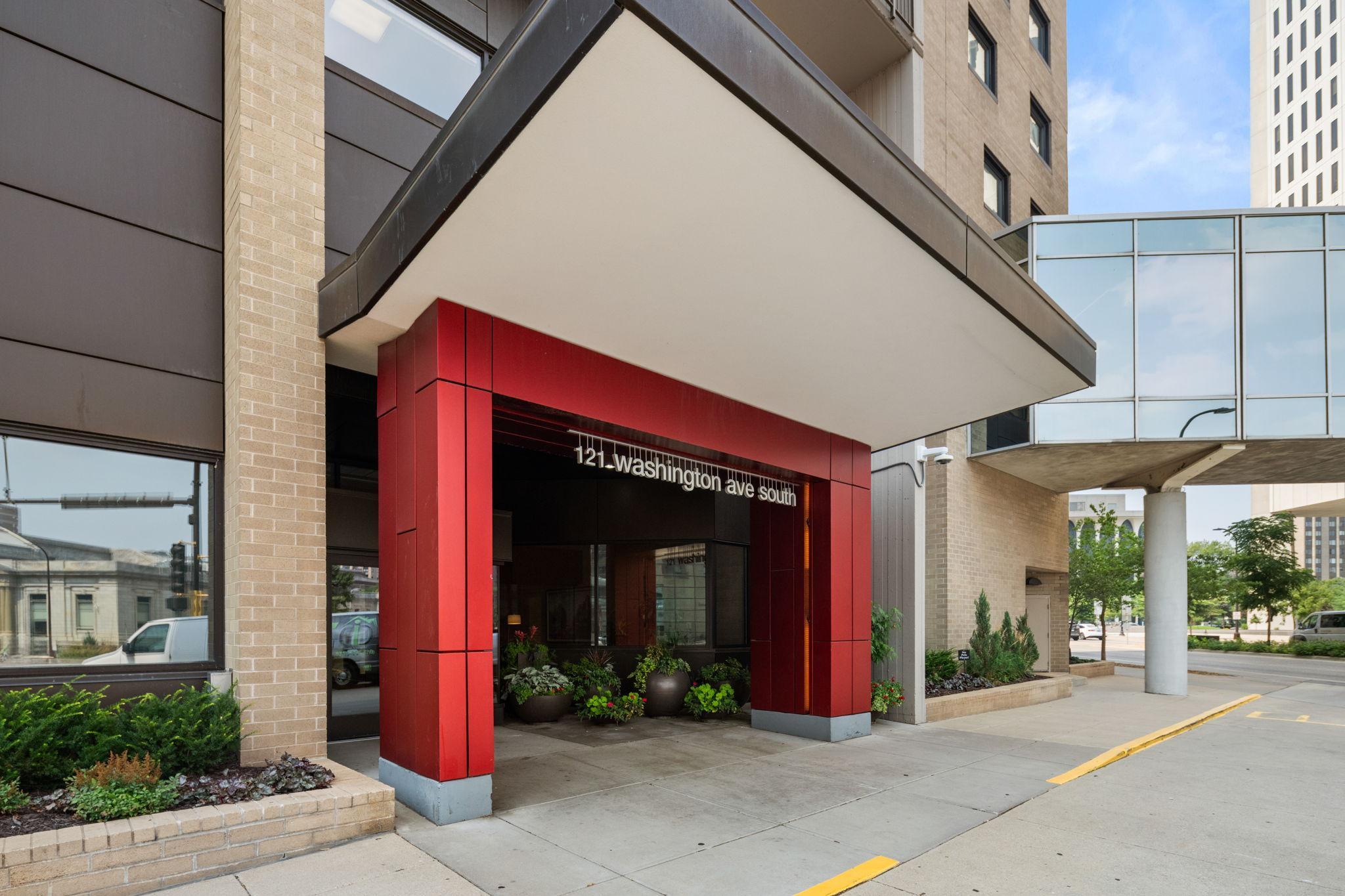 121 Washington Avenue S Unit: 305