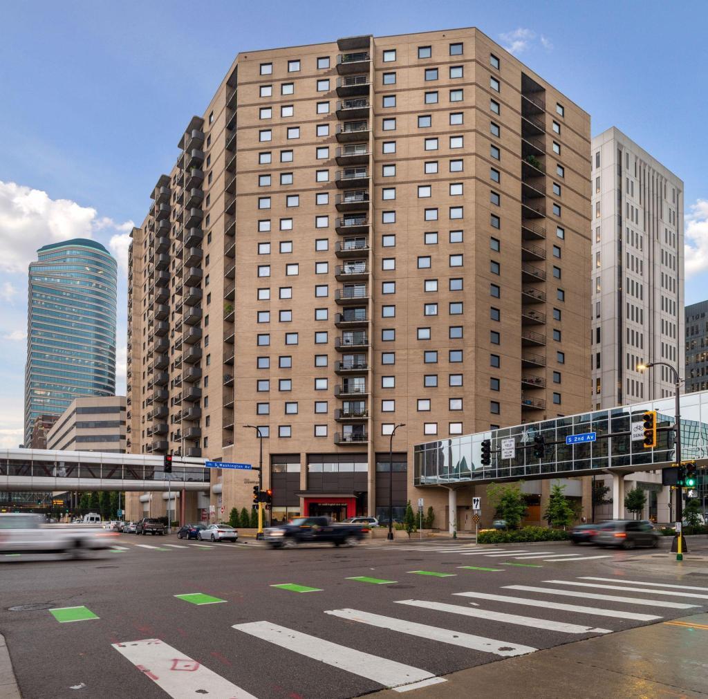 121 Washington Avenue S Unit: 305
