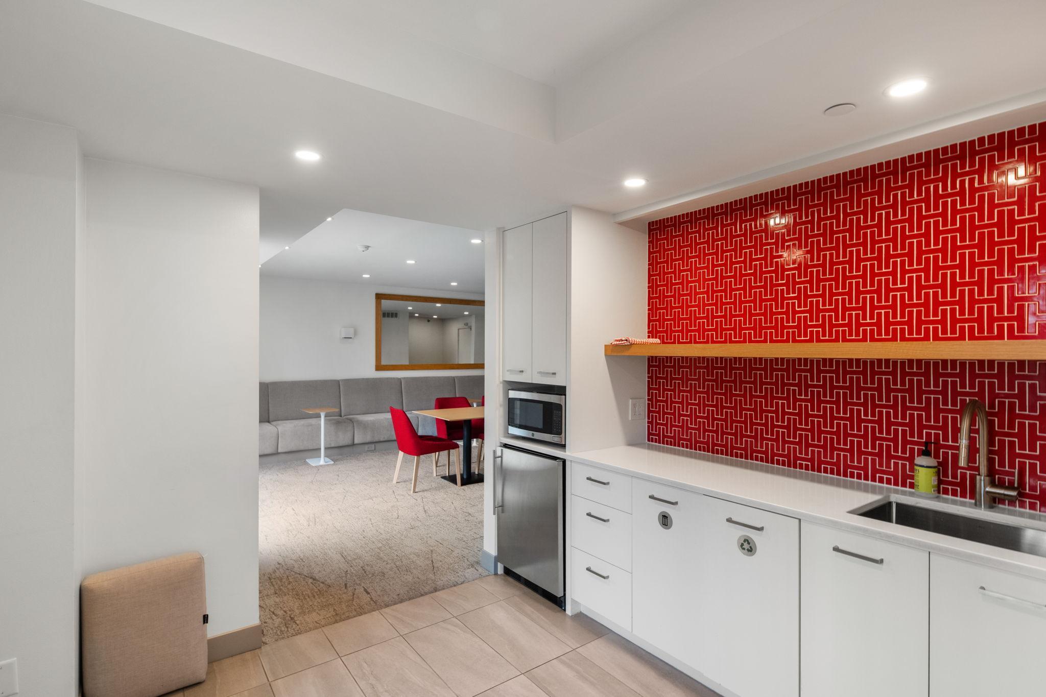 121 Washington Avenue S Unit: 305