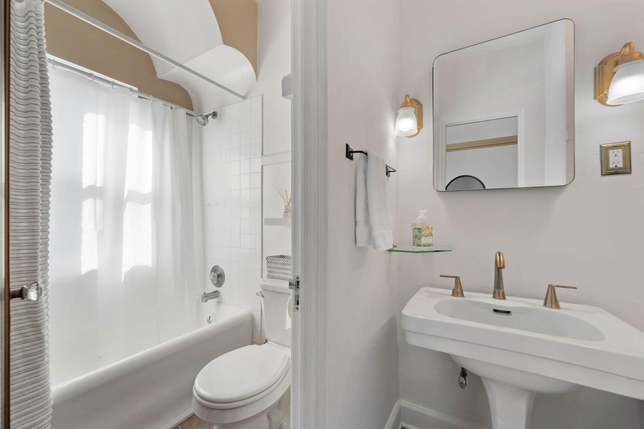3252 Fremont Avenue S Unit: 203