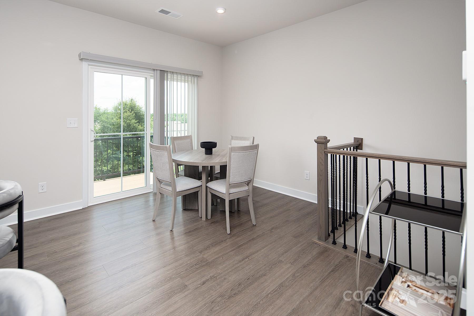 9910 Oaklawn Boulevard NW