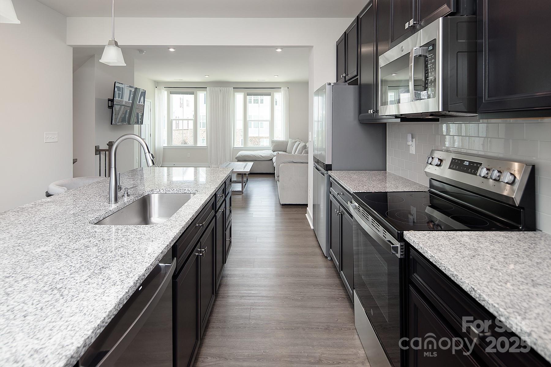 9910 Oaklawn Boulevard NW