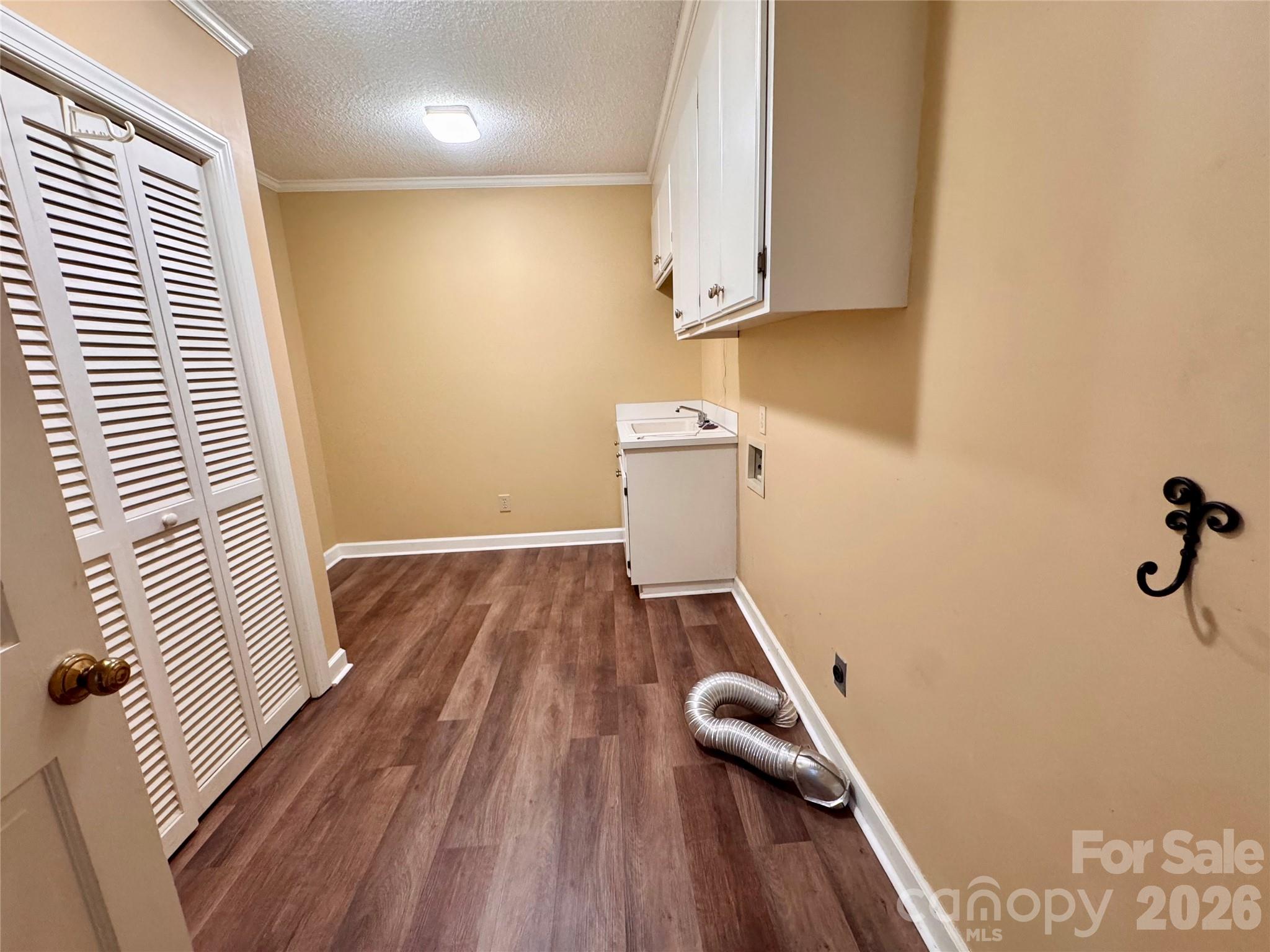 271 Ikerd Drive SE