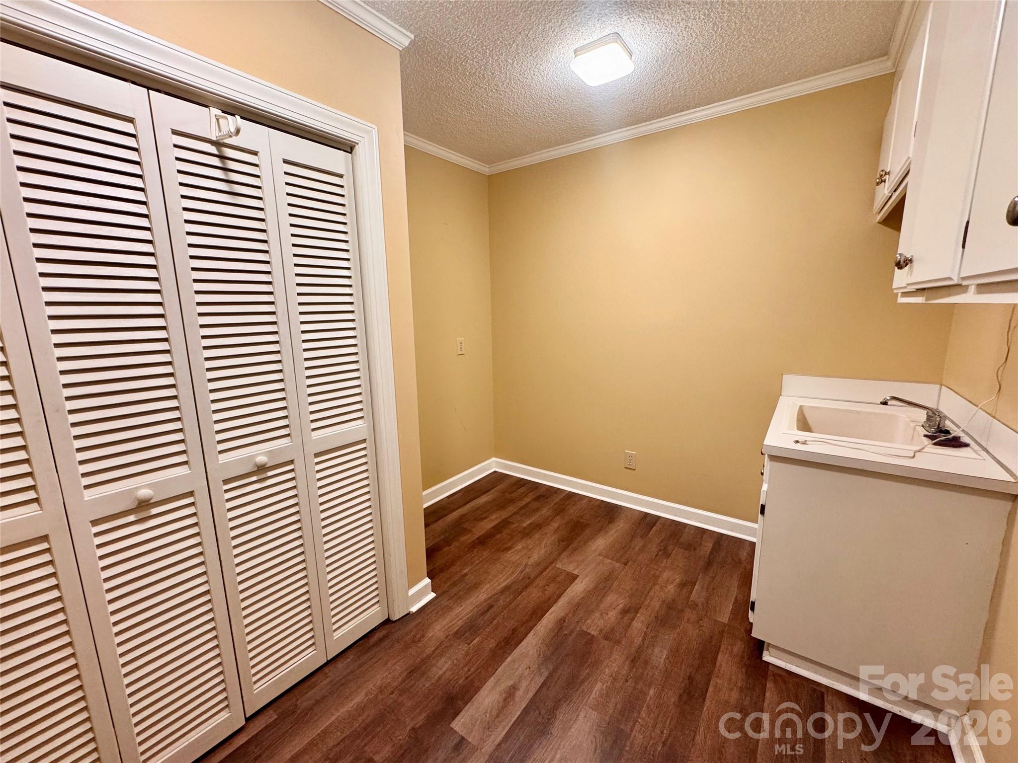 271 Ikerd Drive SE