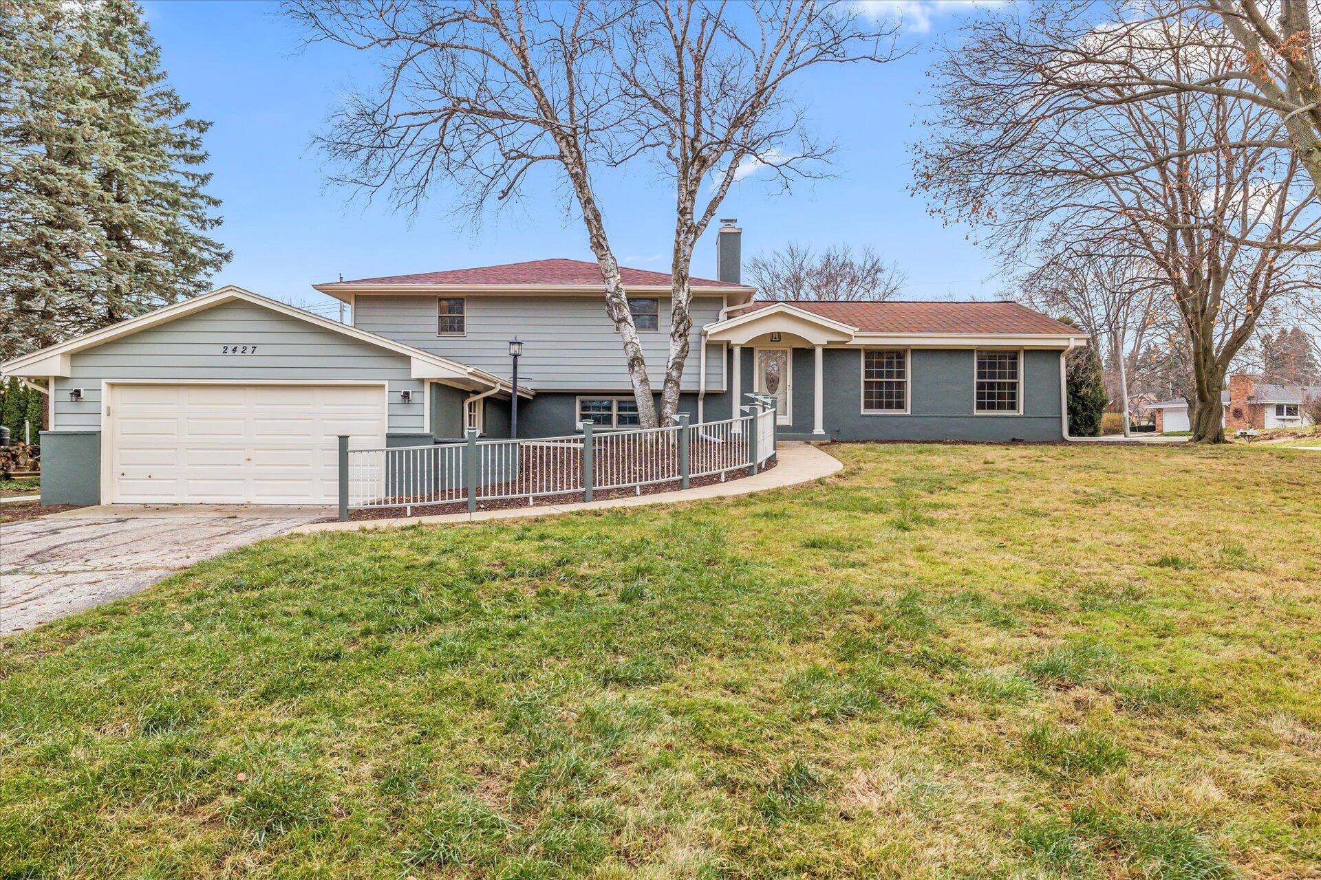 2427 W Club View Dr