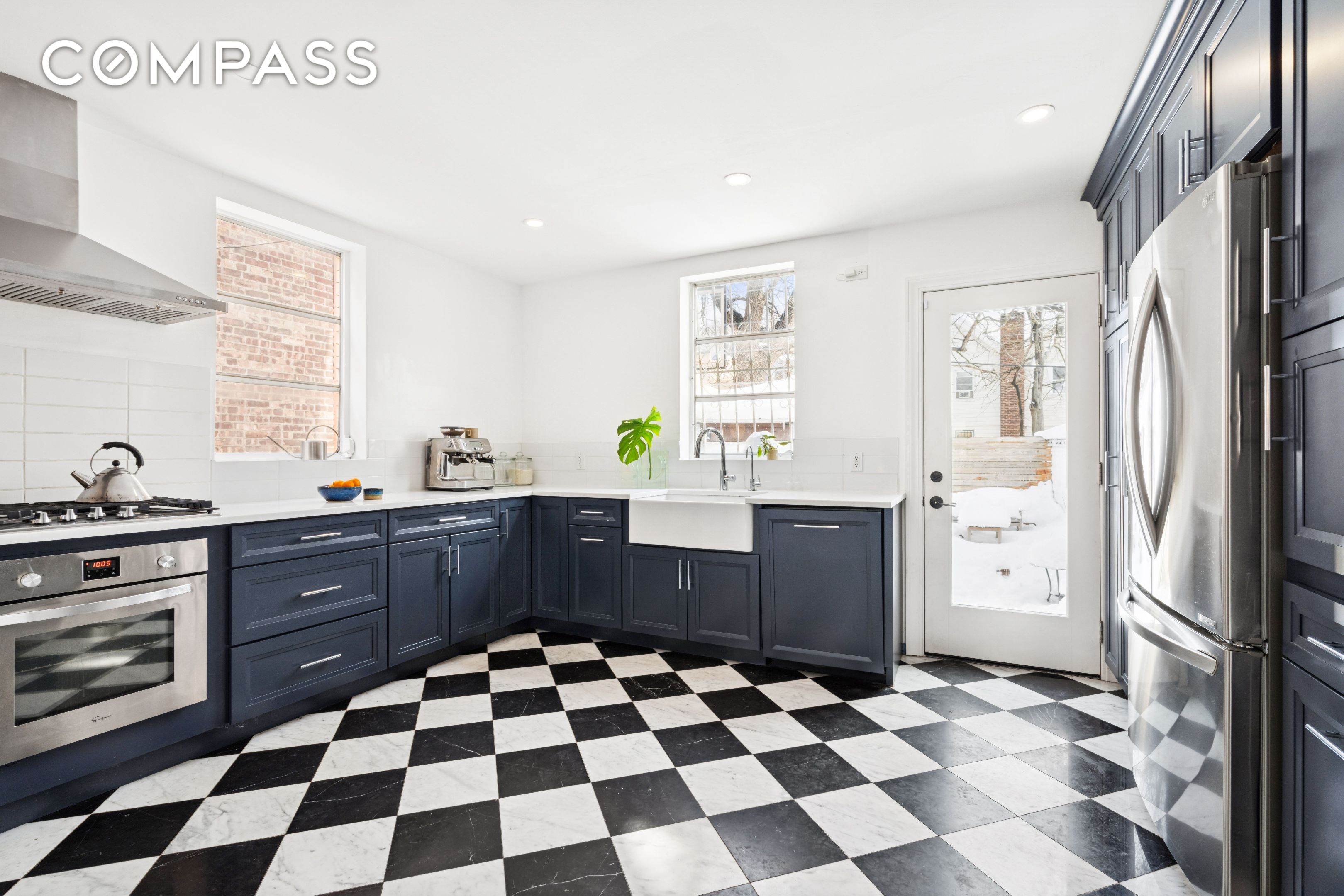 527 E 38th Street