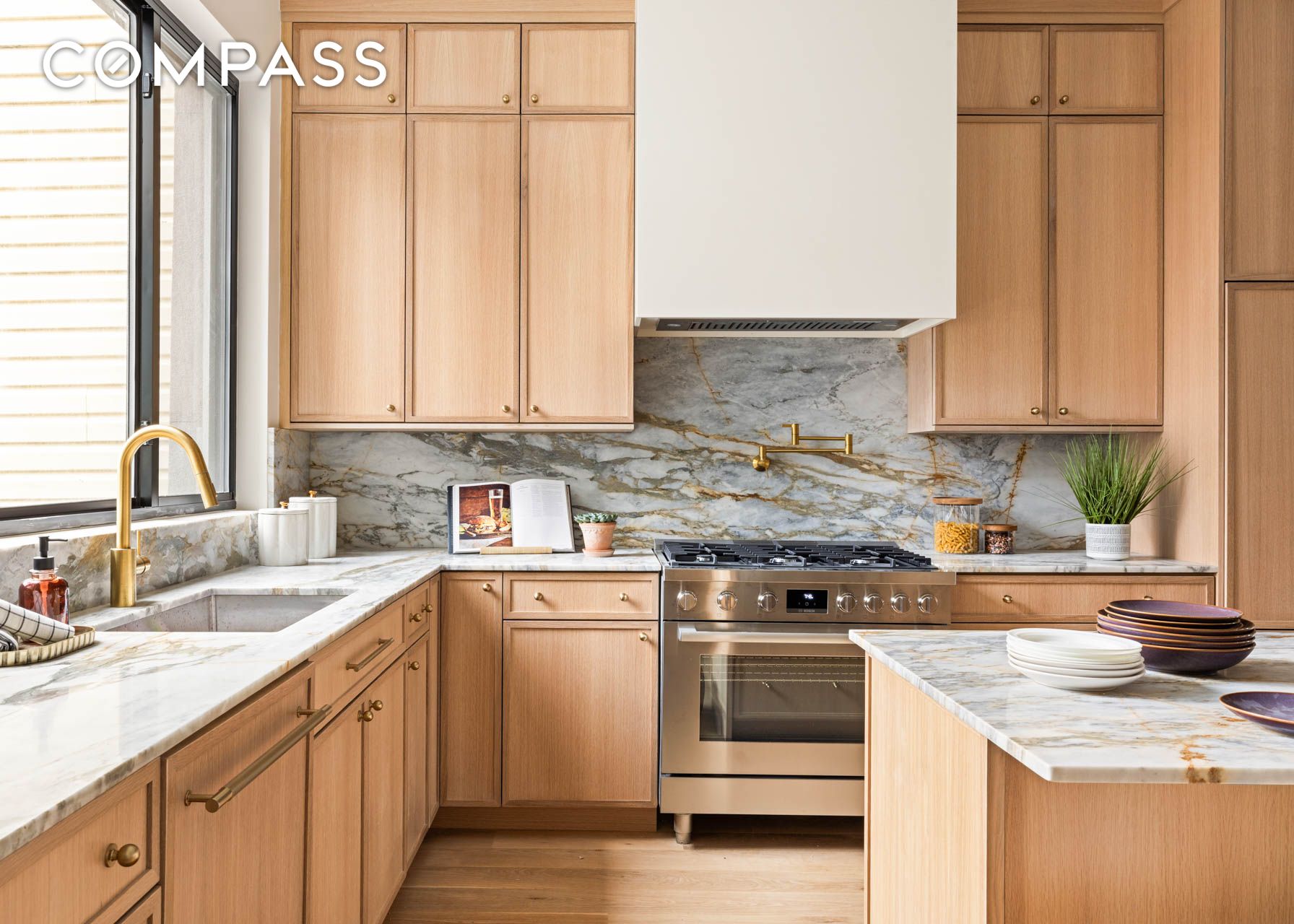 599 Van Buren Street