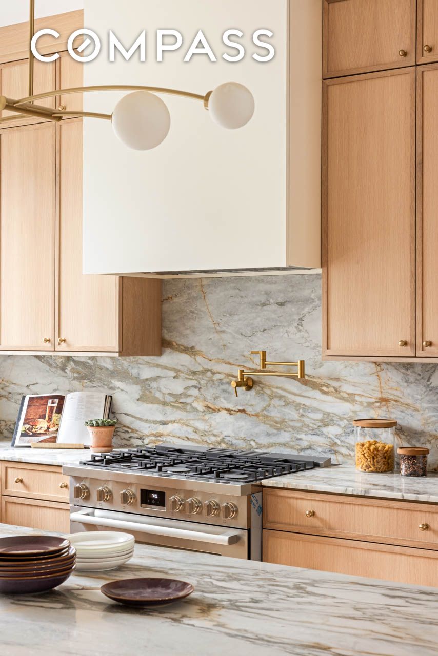 599 Van Buren Street