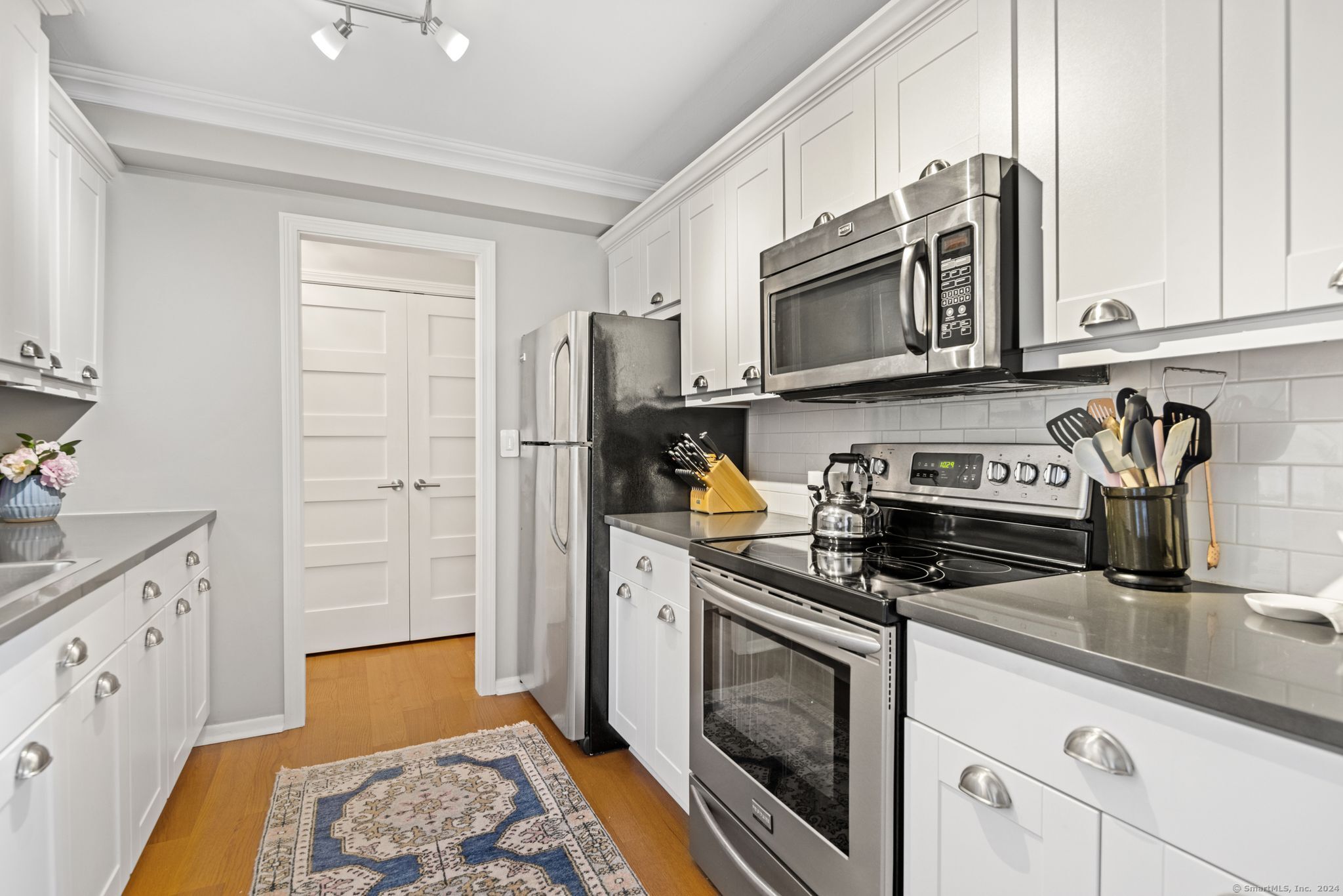889 Farmington Avenue 4I