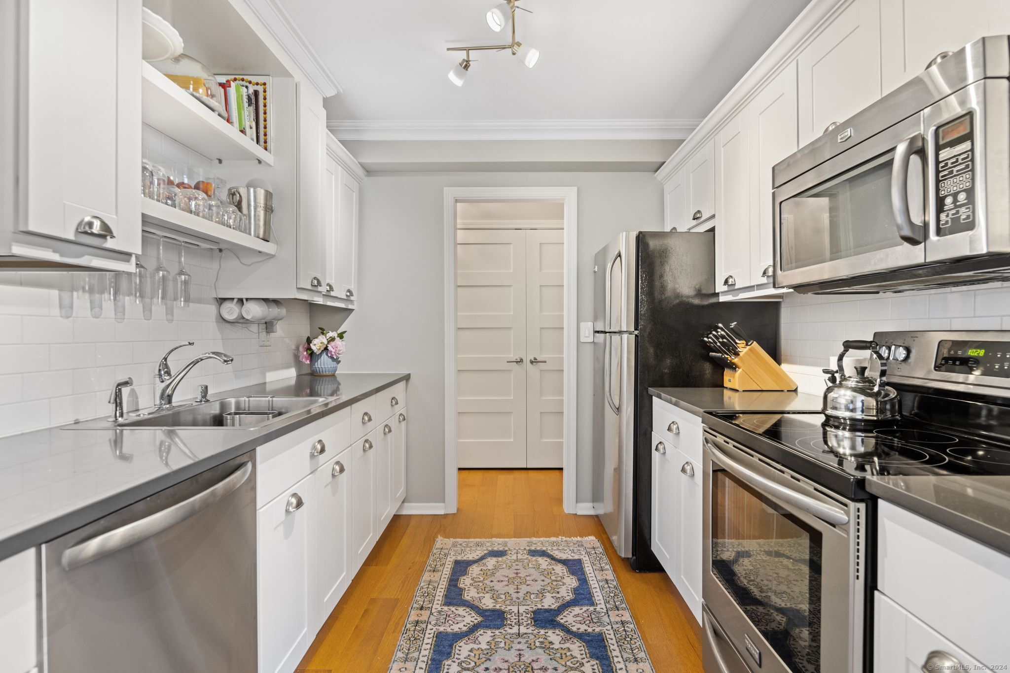 889 Farmington Avenue 4I