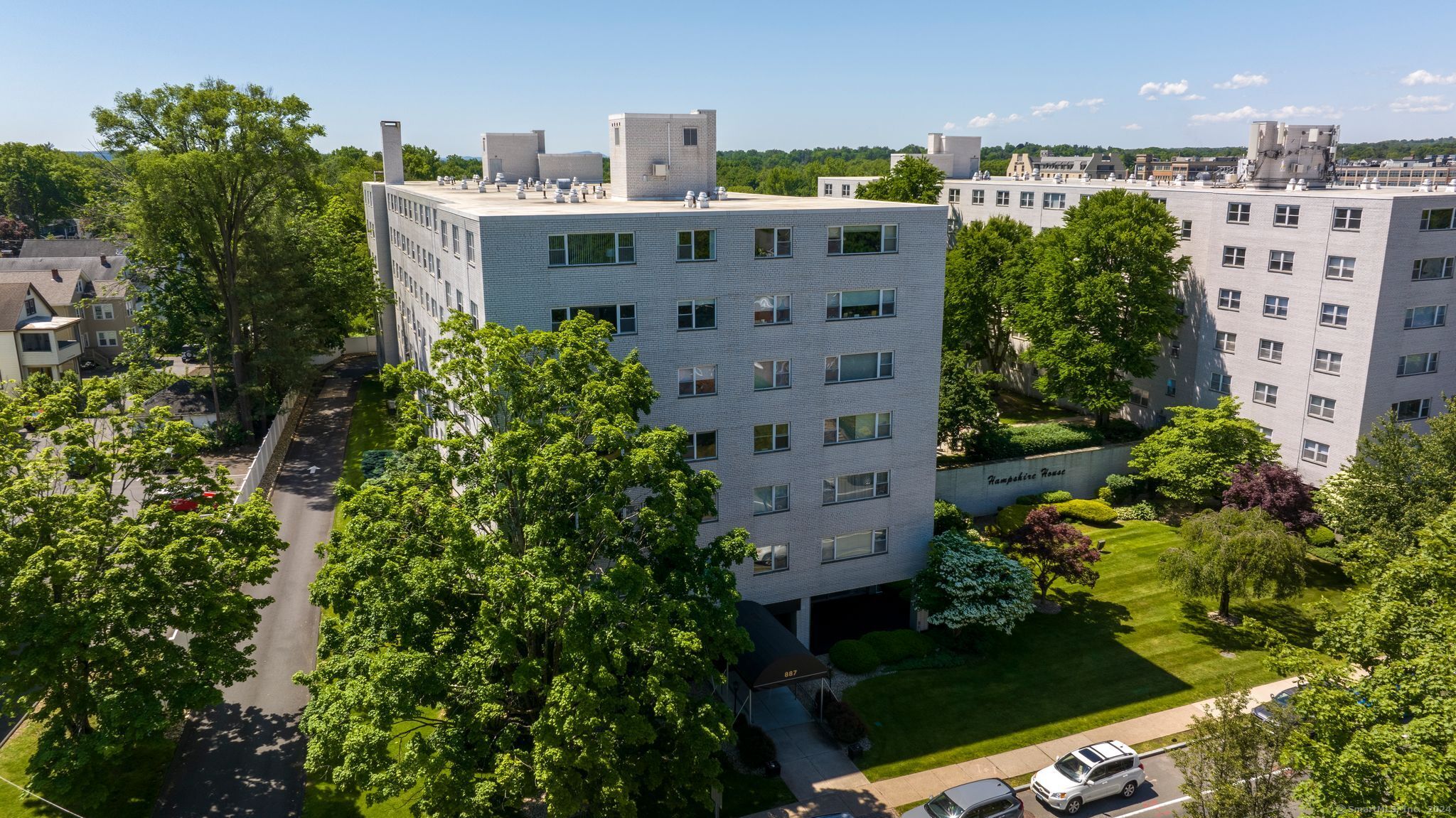 889 Farmington Avenue 4I