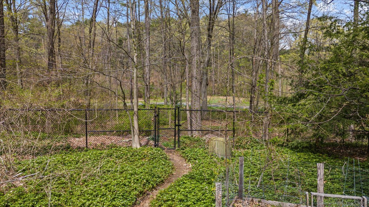 34 10 Acre Lane