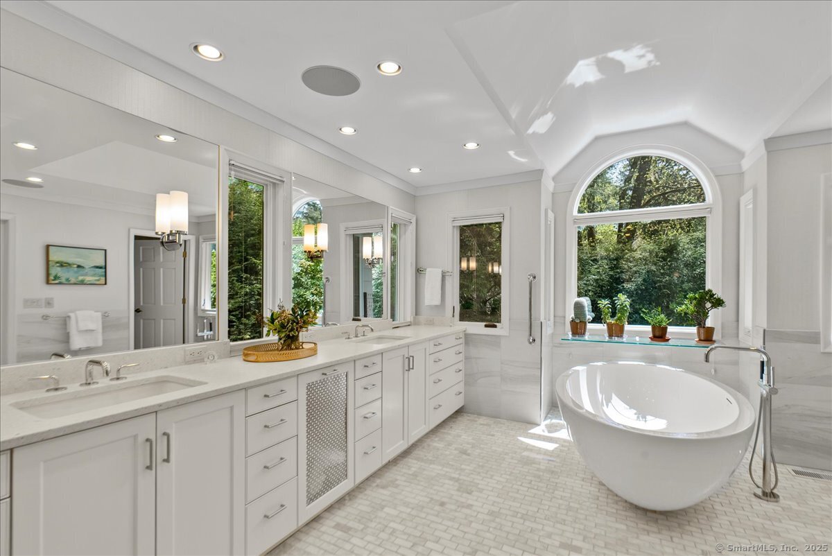 10 White Pine Lane