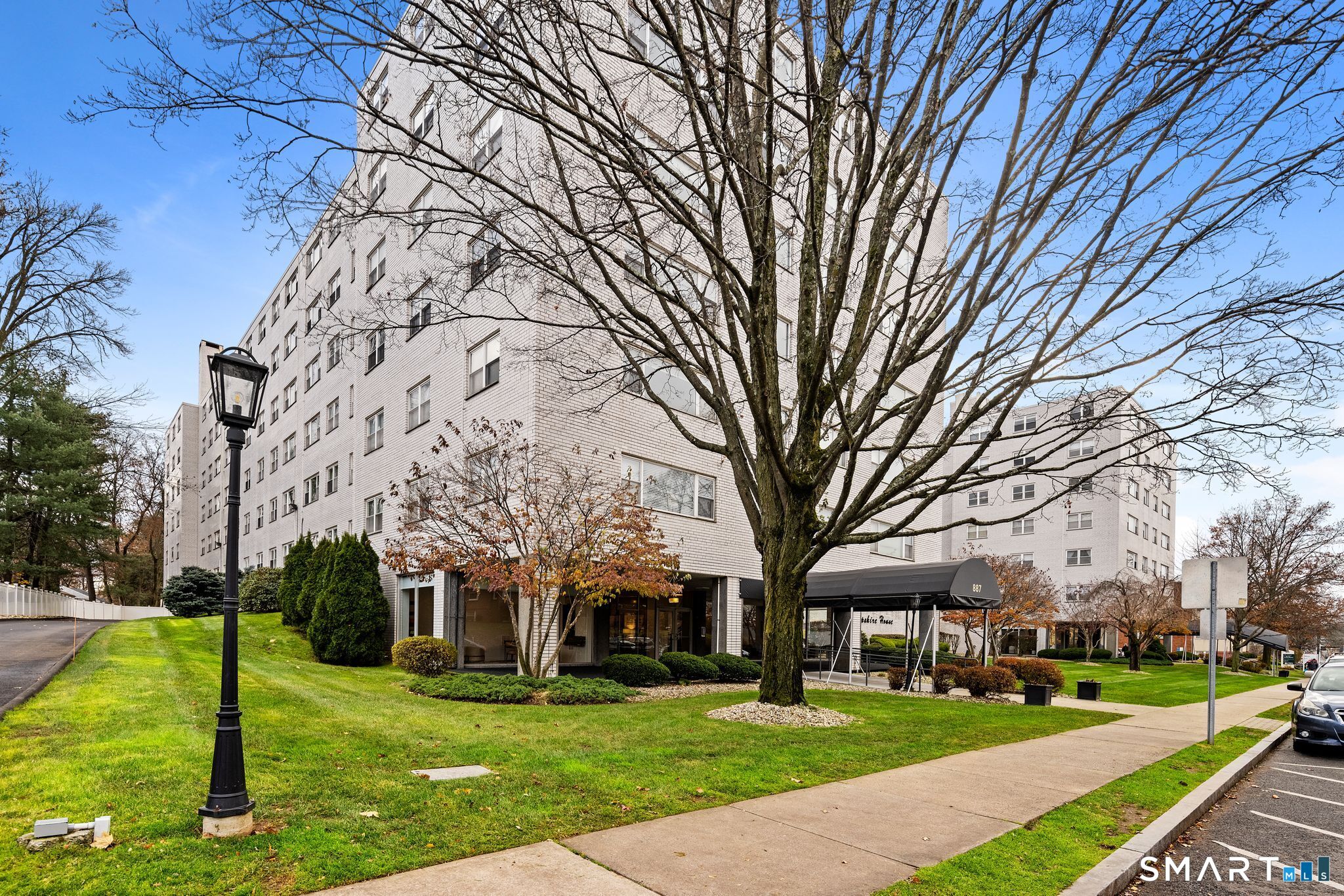891 Farmington Avenue 5F