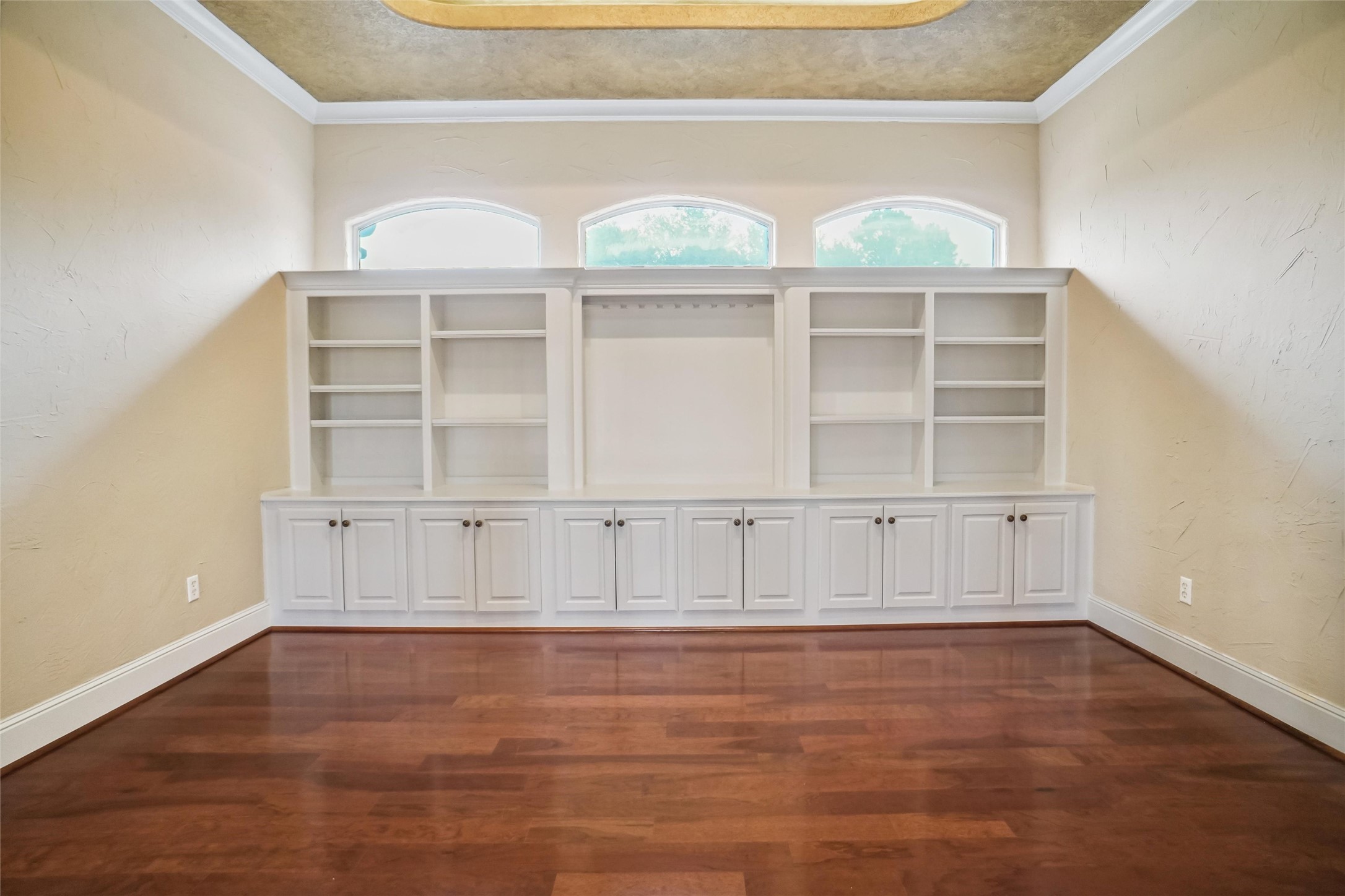 5405 Miramar Lane