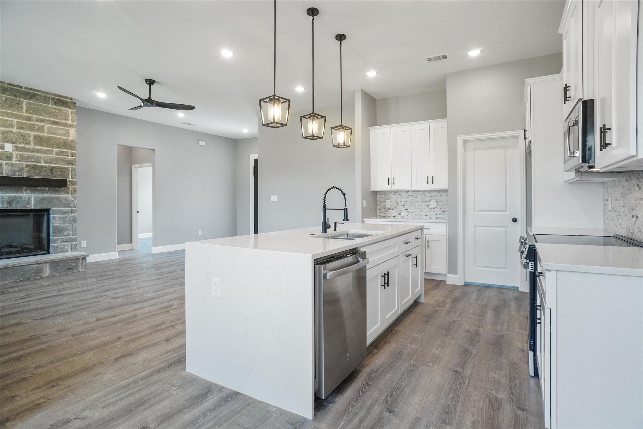 5806 Stonegate Circle