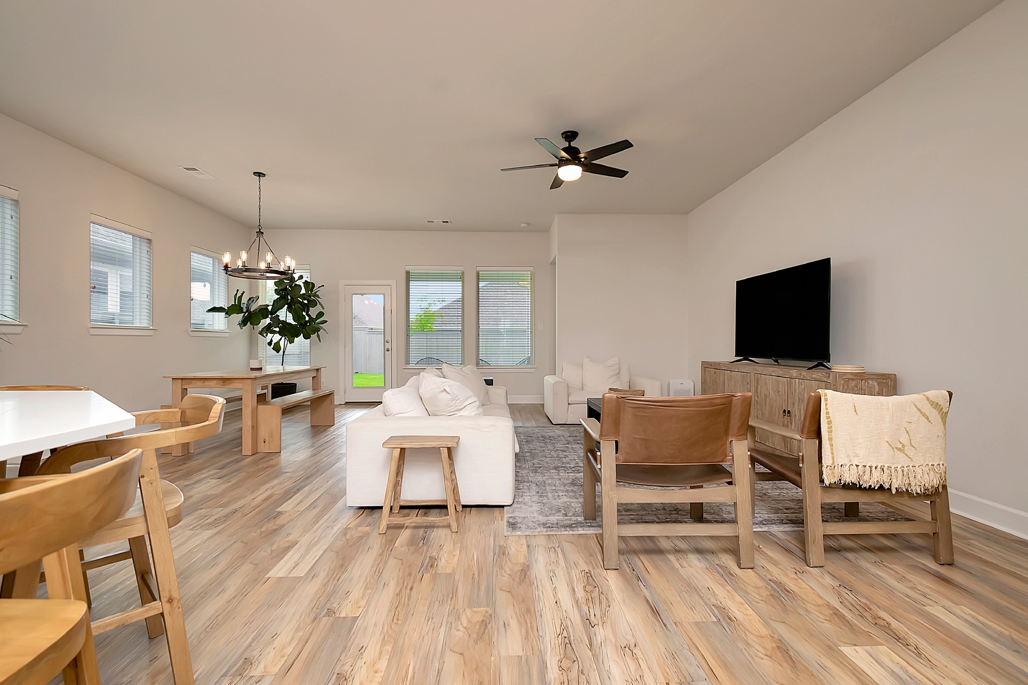 2425 Lazy Dog Lane