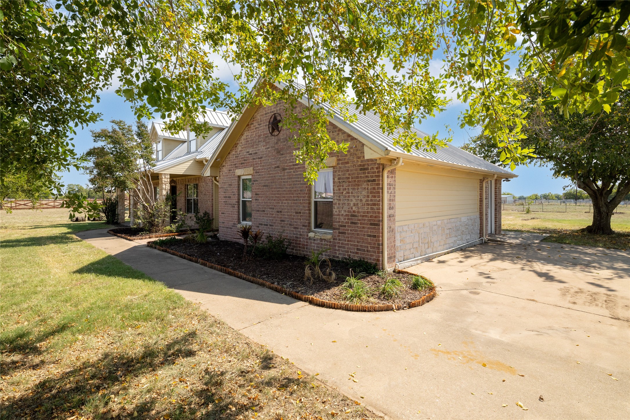 395 Conestoga Trail