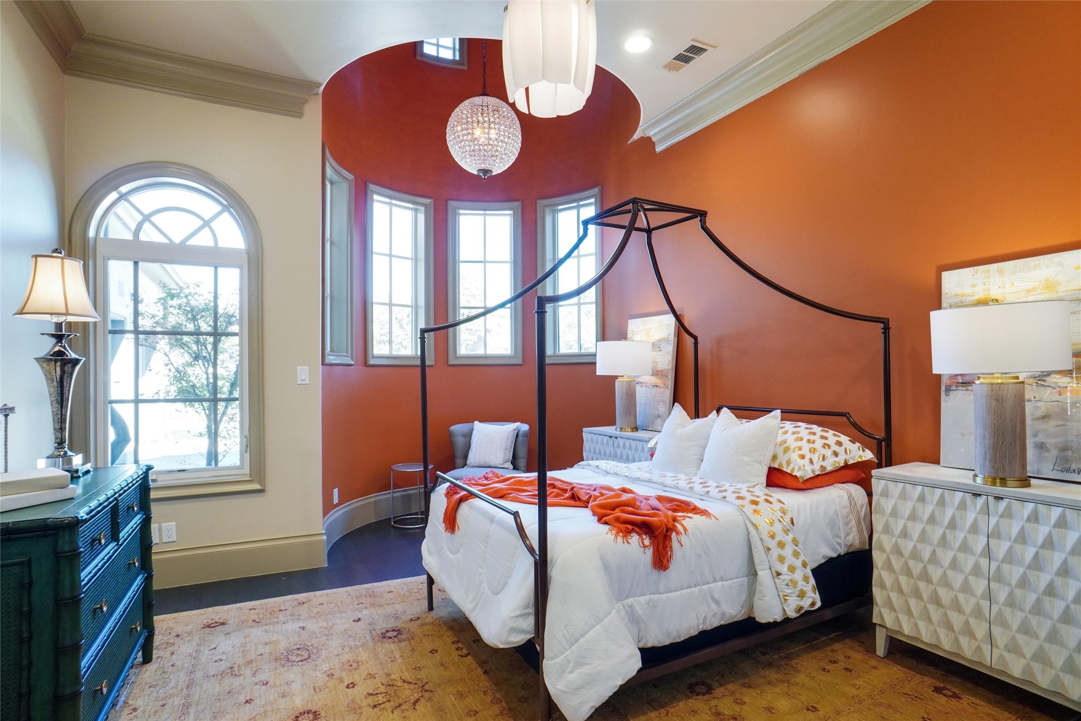 2009 E Highland Street