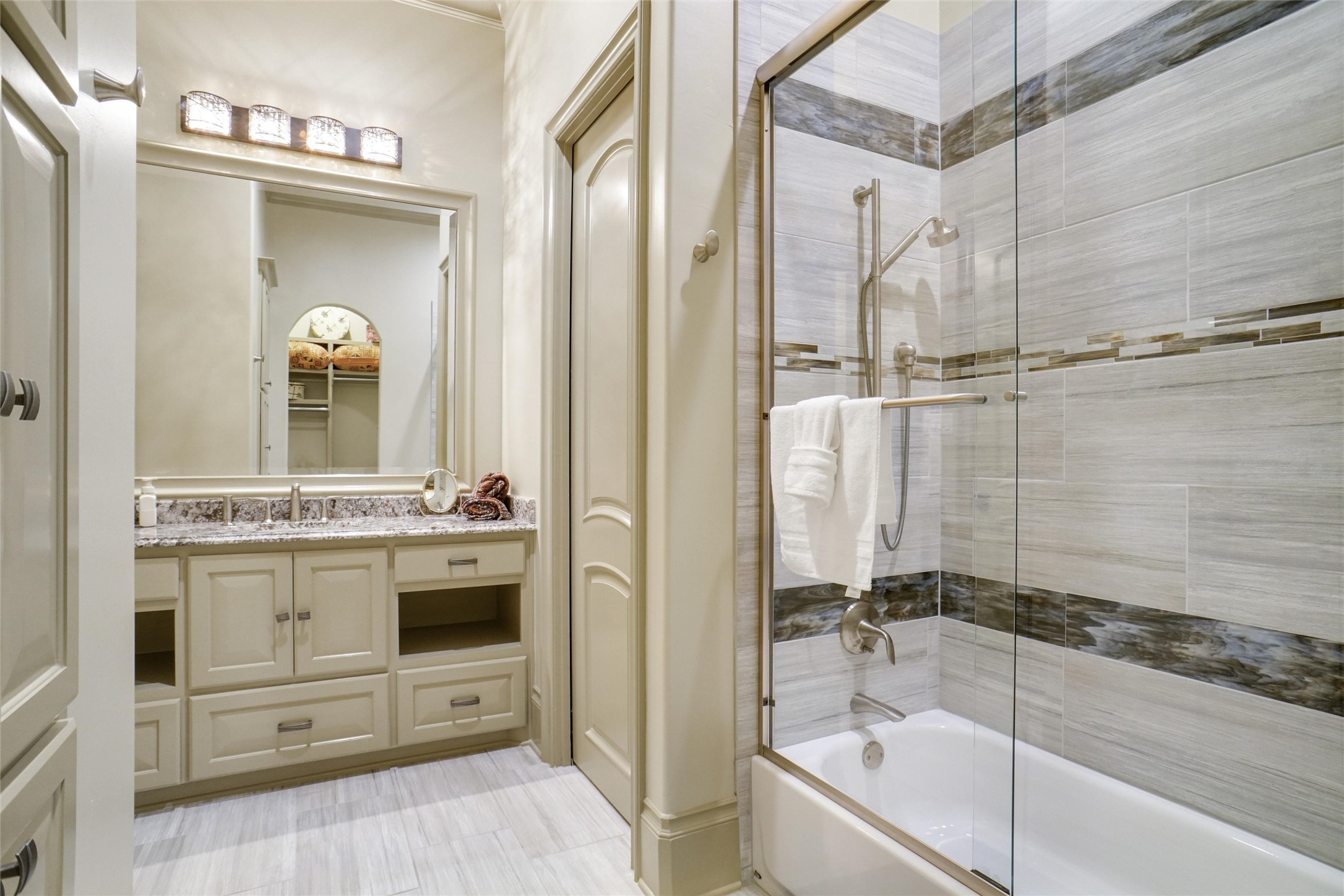 2009 E Highland Street