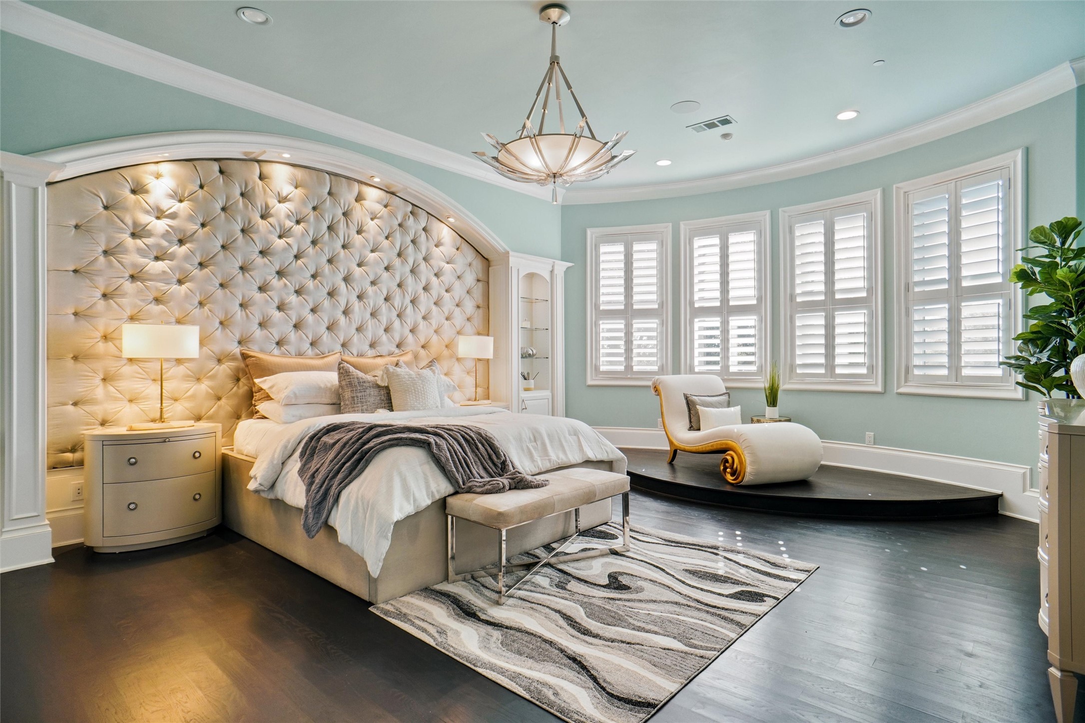 2009 E Highland Street