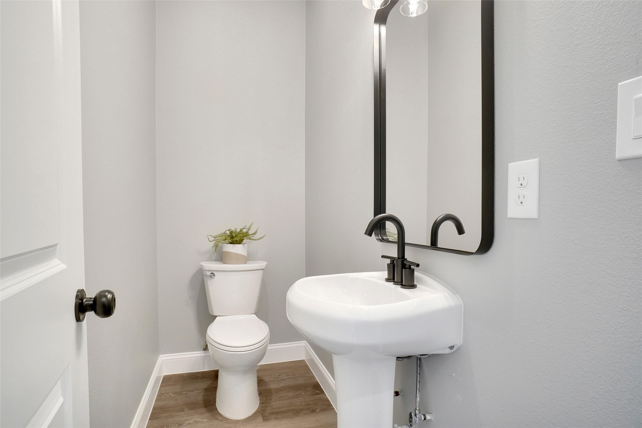 5813 Stonegate Circle