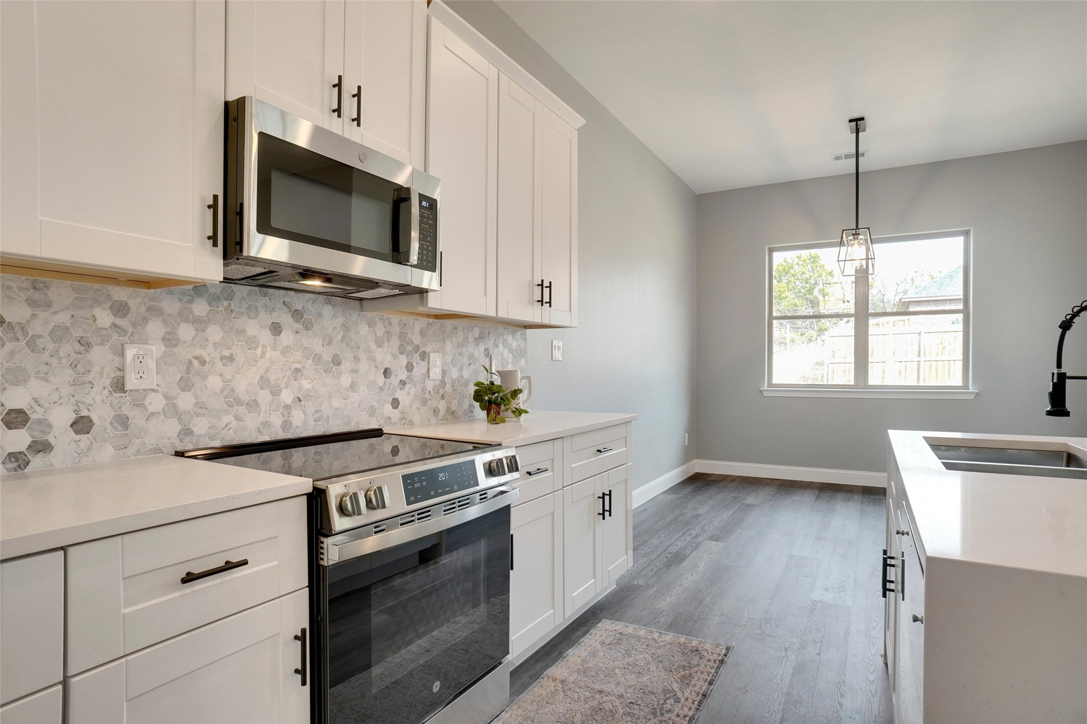 5813 Stonegate Circle