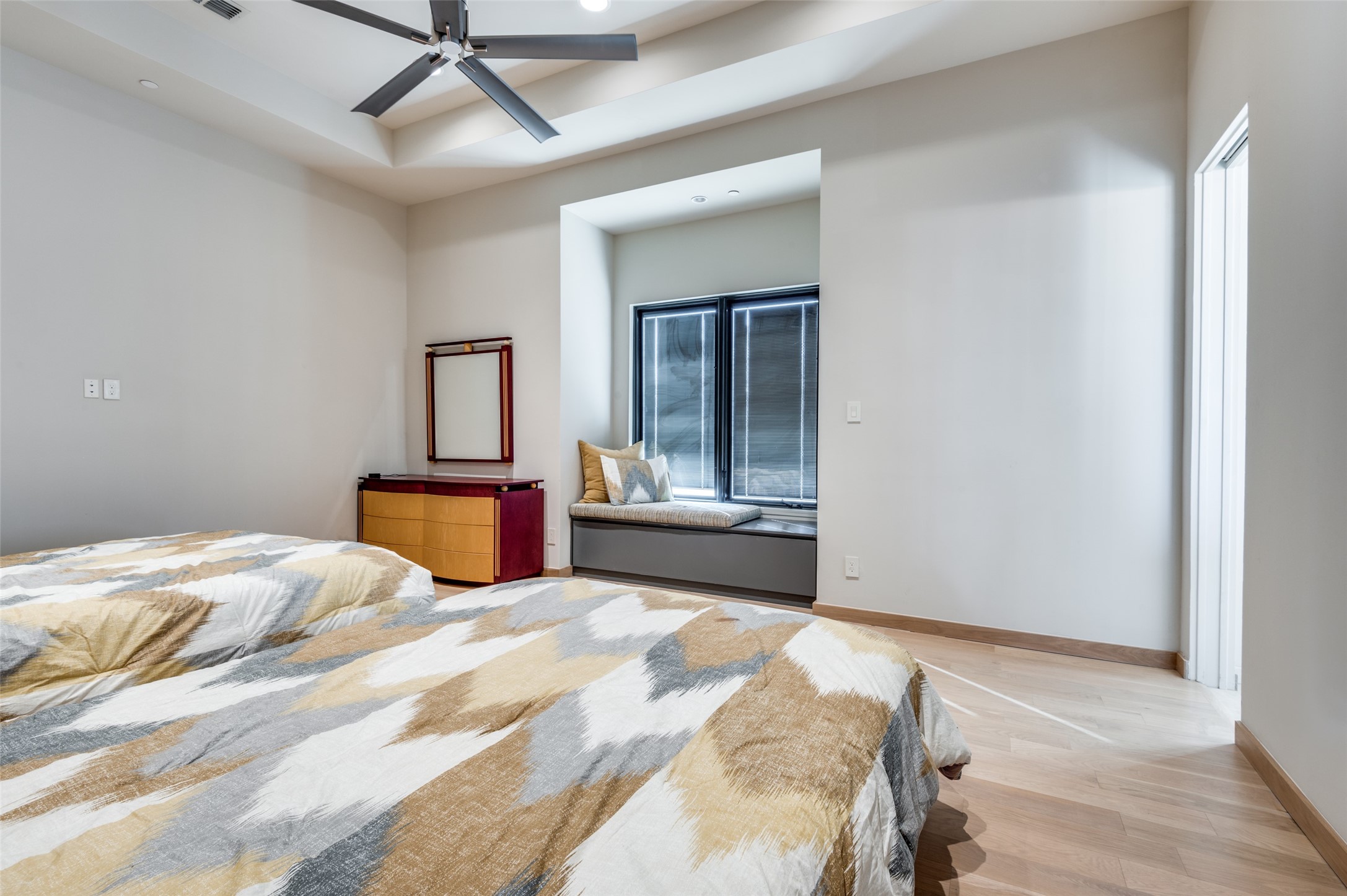 712 Crescent Heights