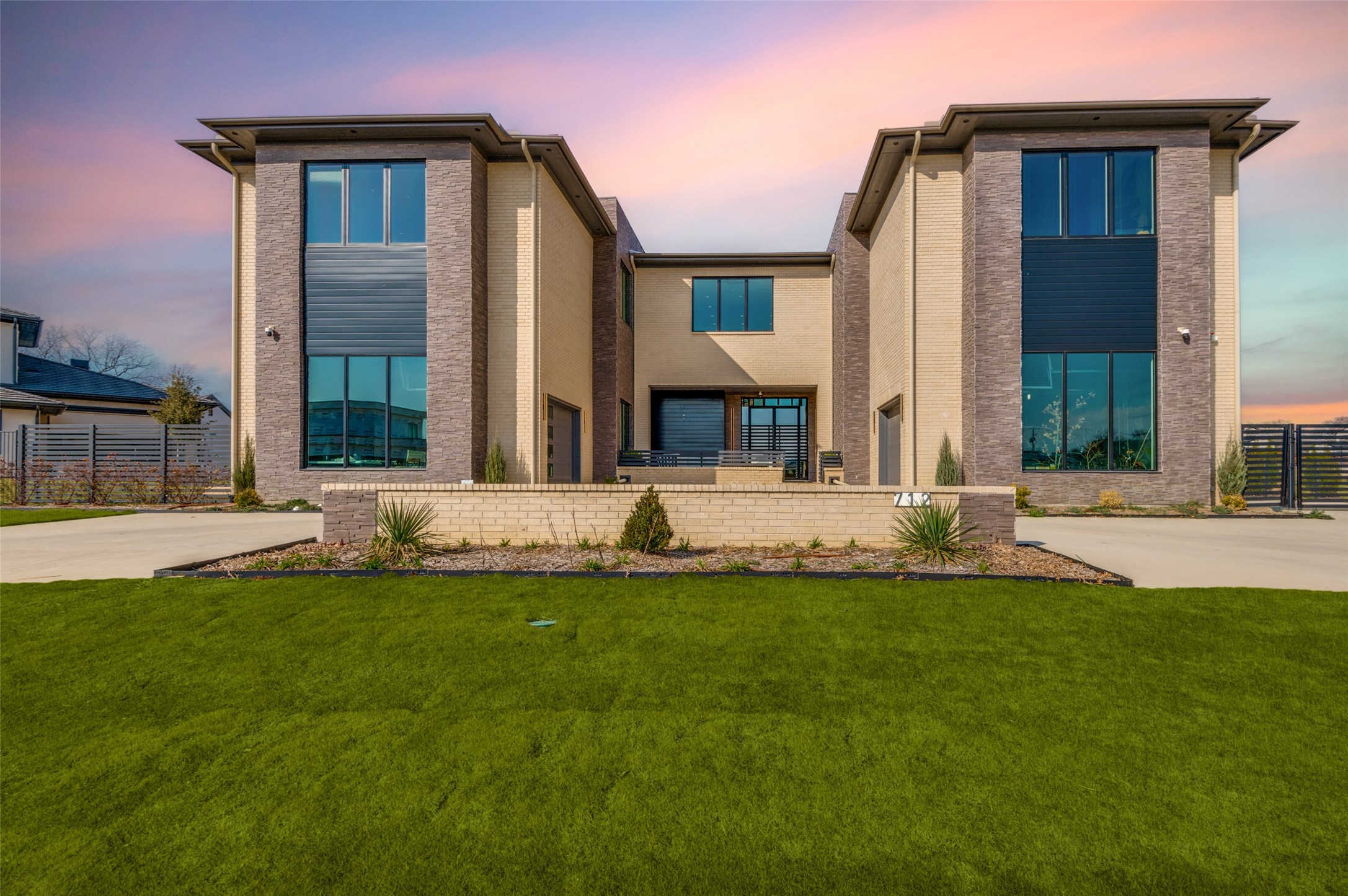 712 Crescent Heights