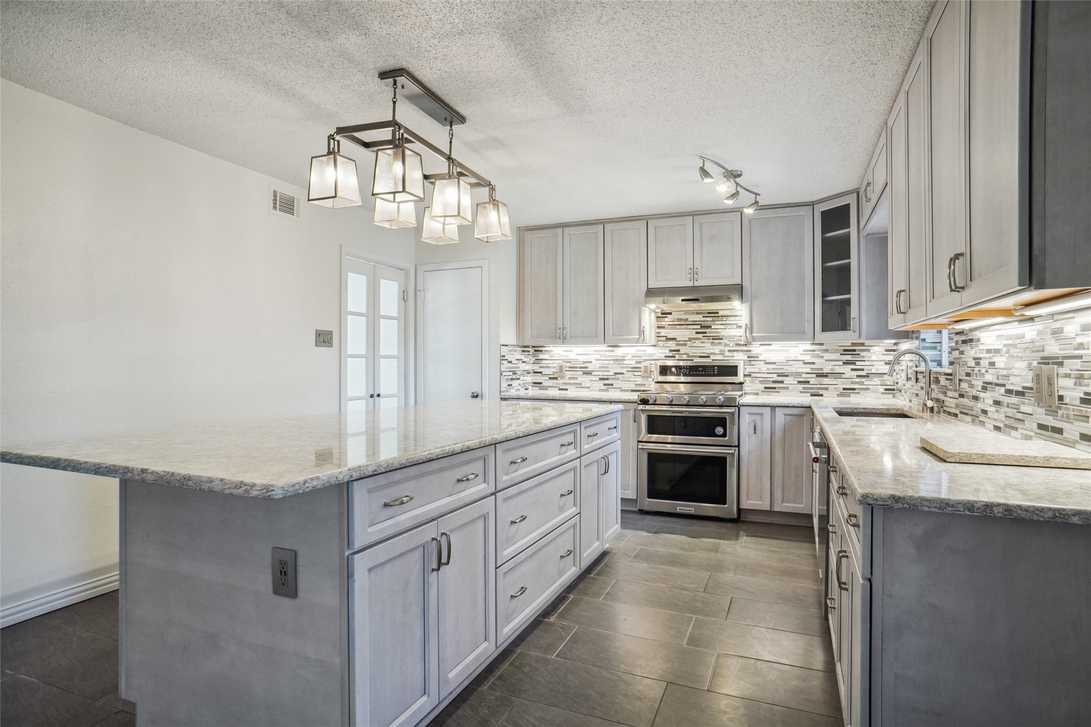 1401 Greentree Lane