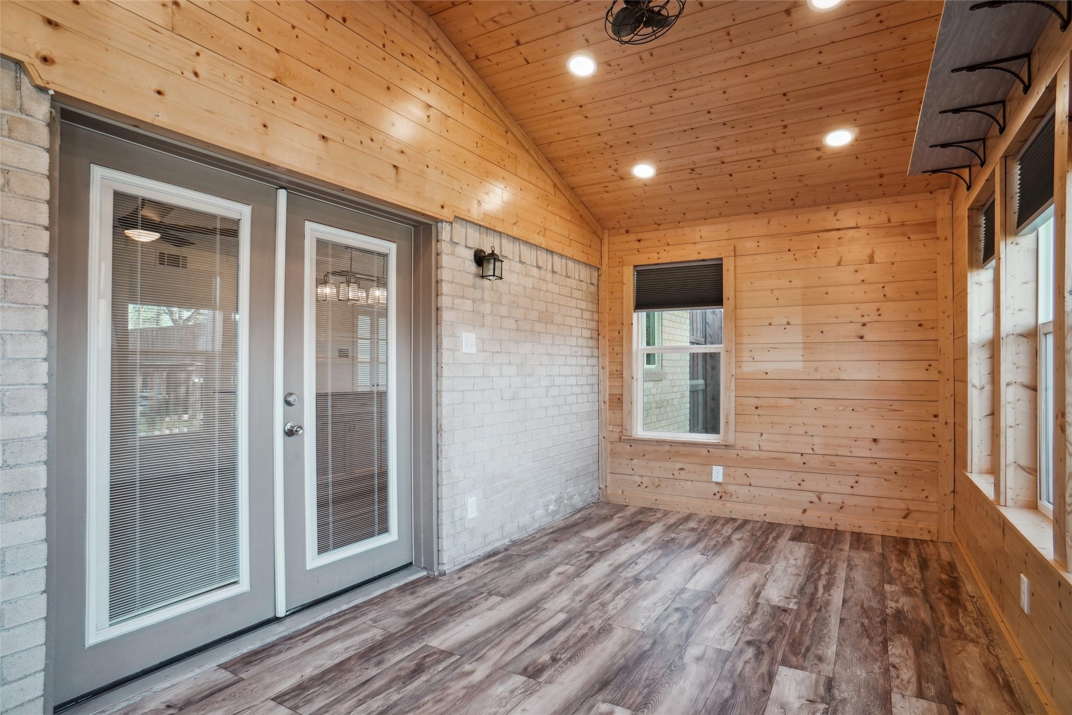 1401 Greentree Lane