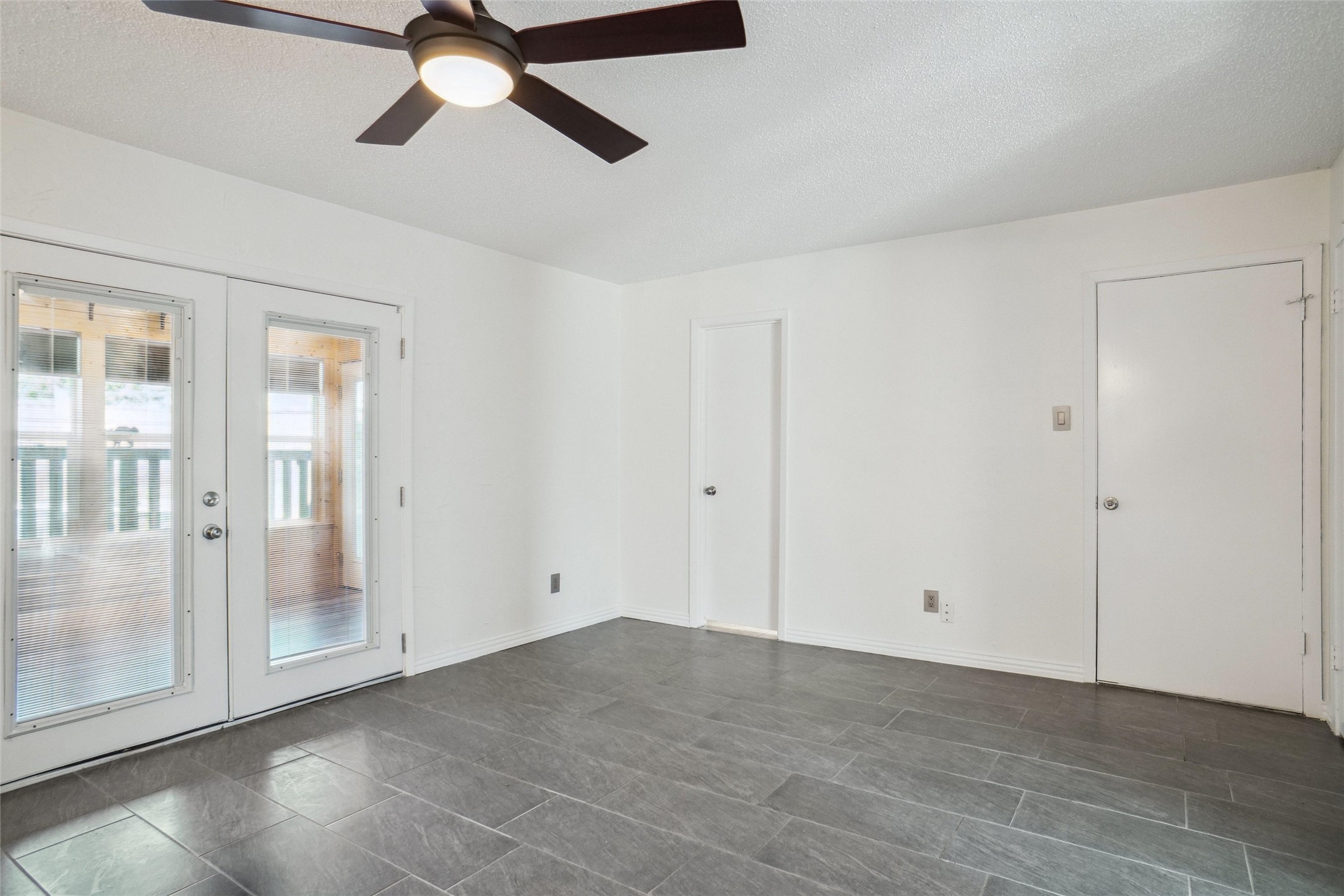 1401 Greentree Lane
