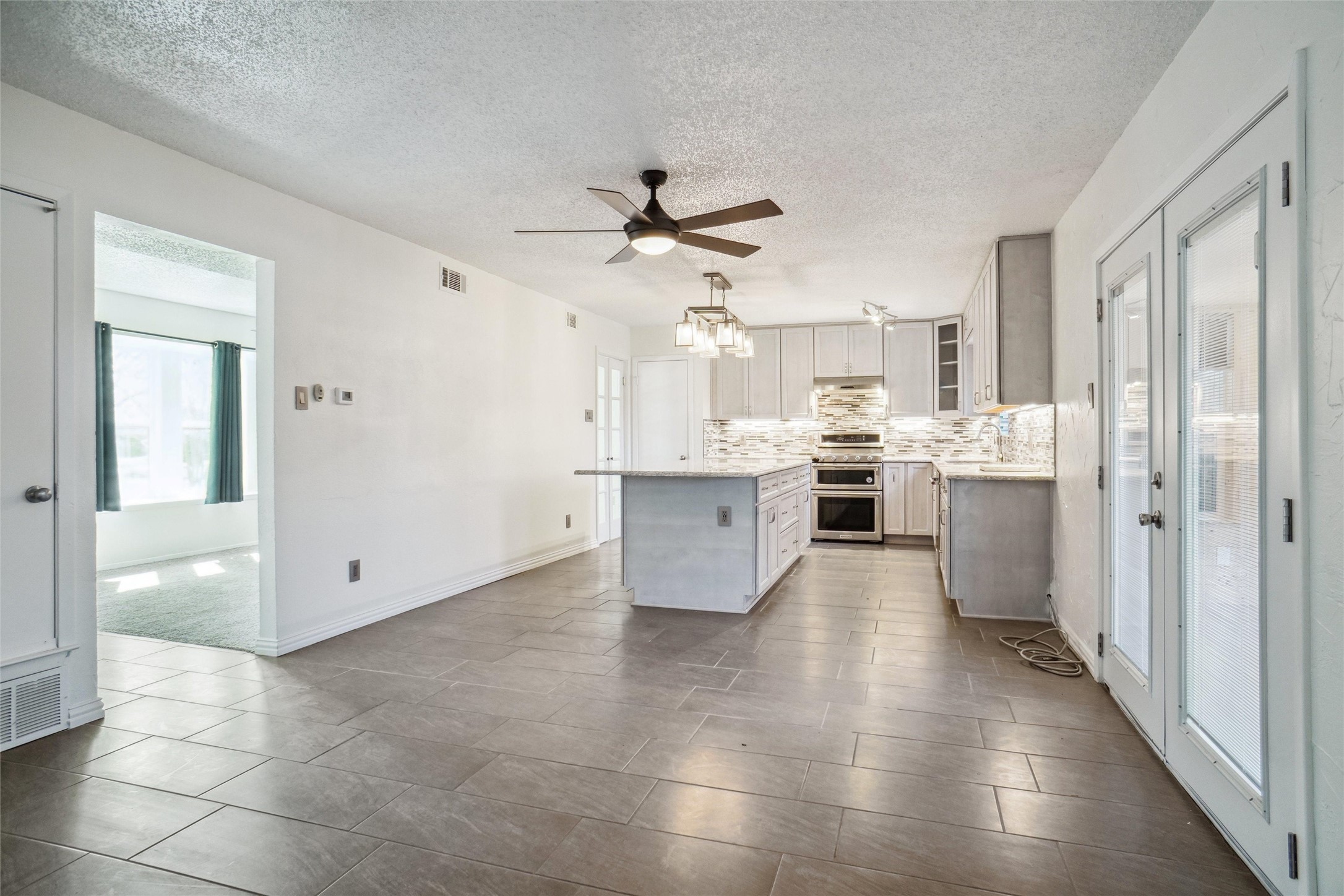 1401 Greentree Lane