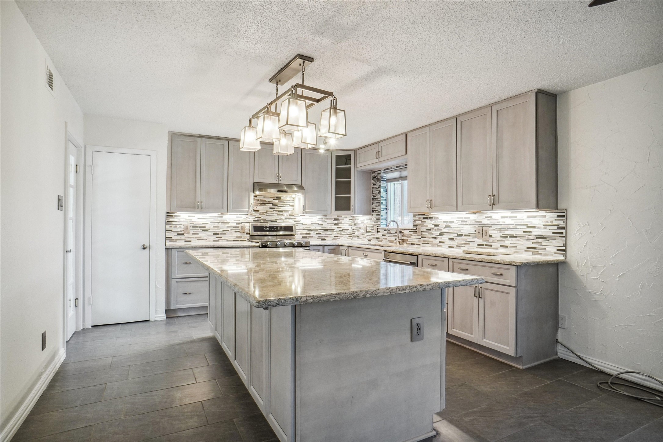 1401 Greentree Lane